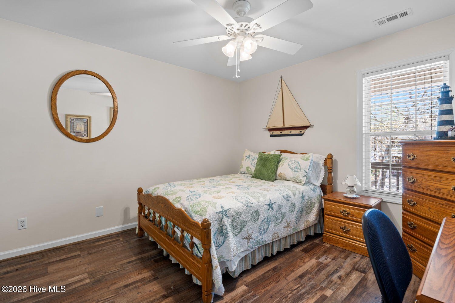 100565093 | Photo 23