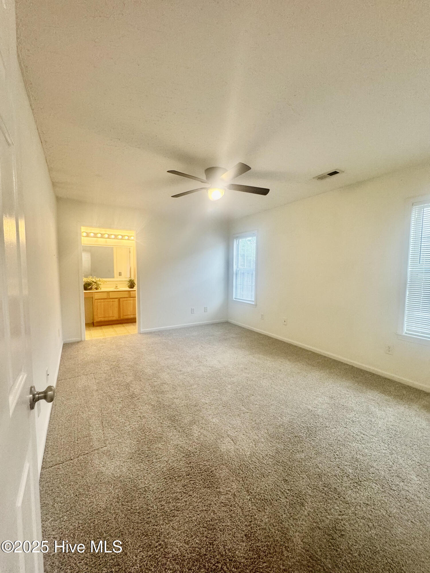 100544308 | Photo 15