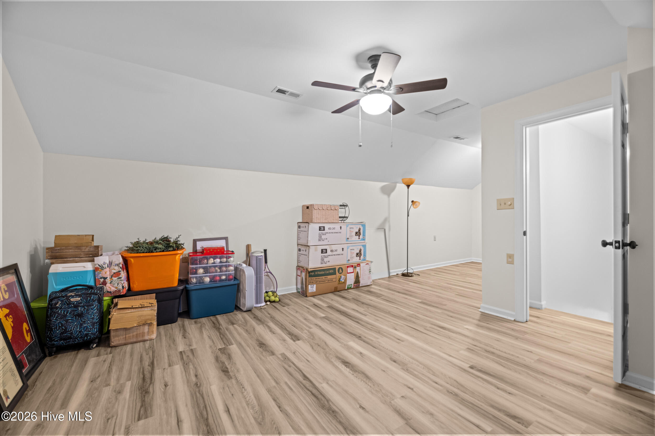 100555942 | Photo 38