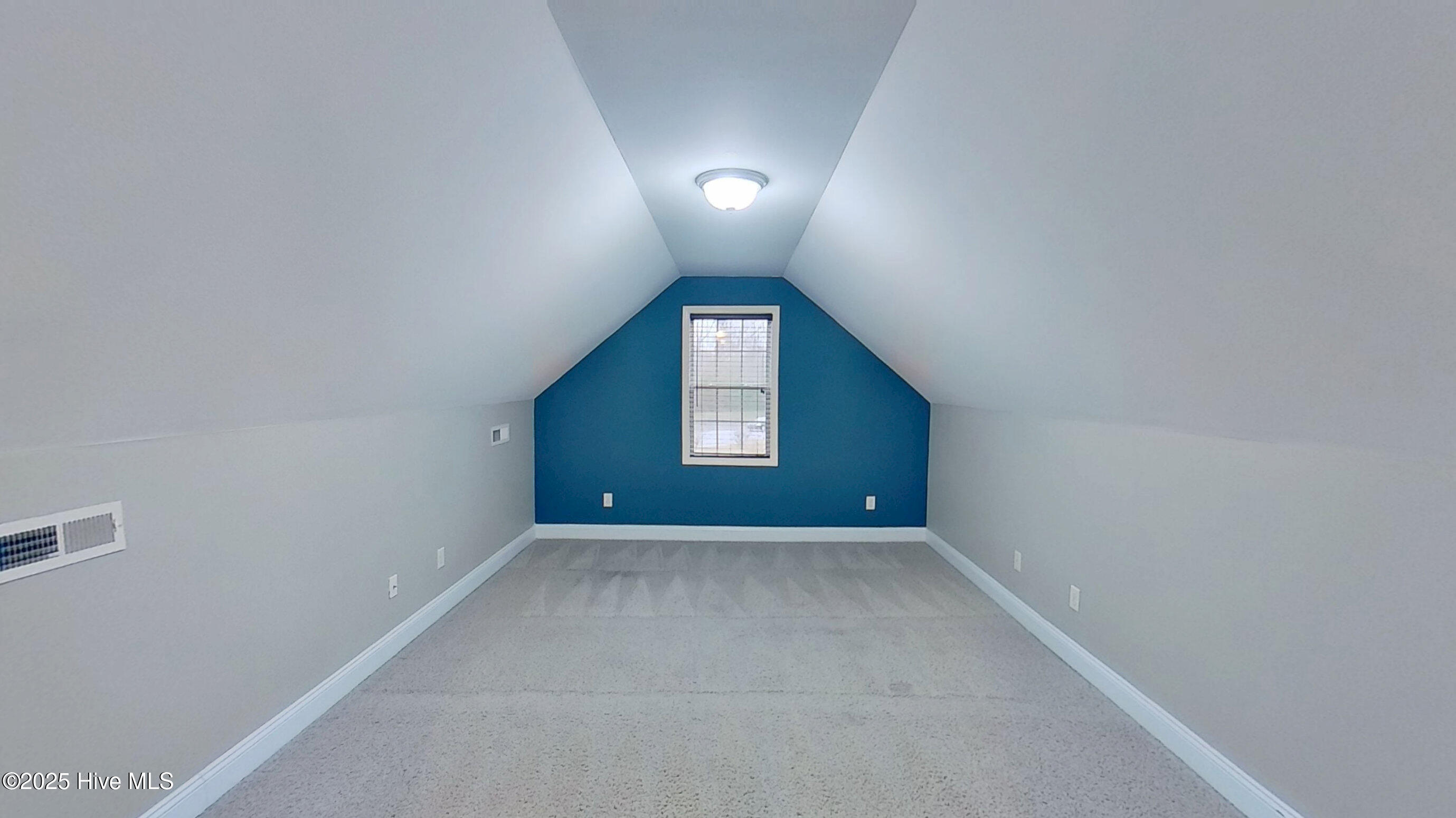 100543740 | Photo 23