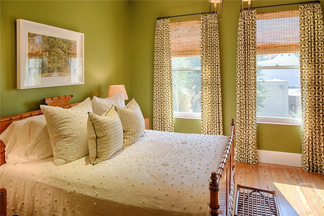 232 E Broughton Street, Savannah, GA, 31401