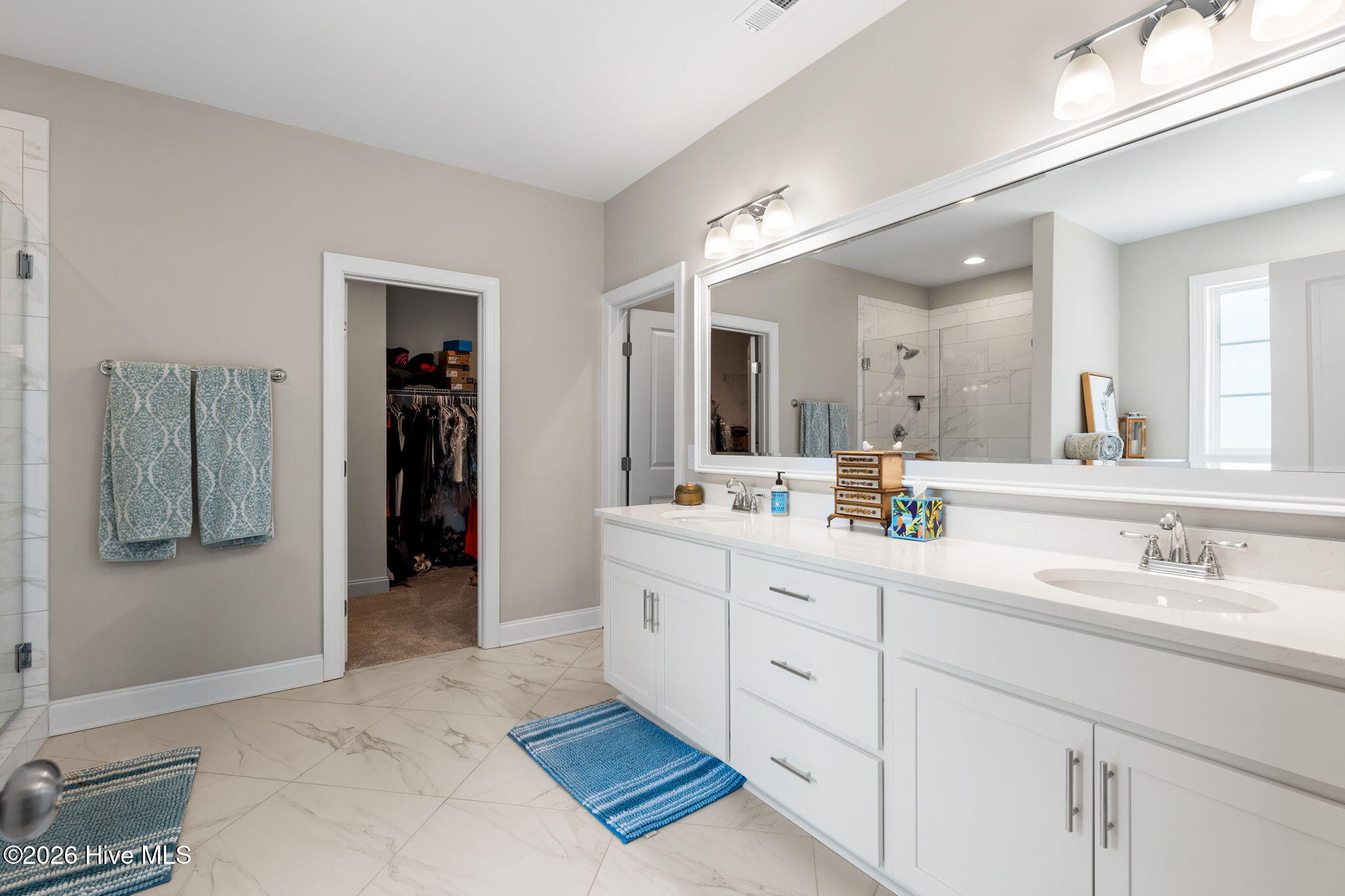 100564109 | Photo 19