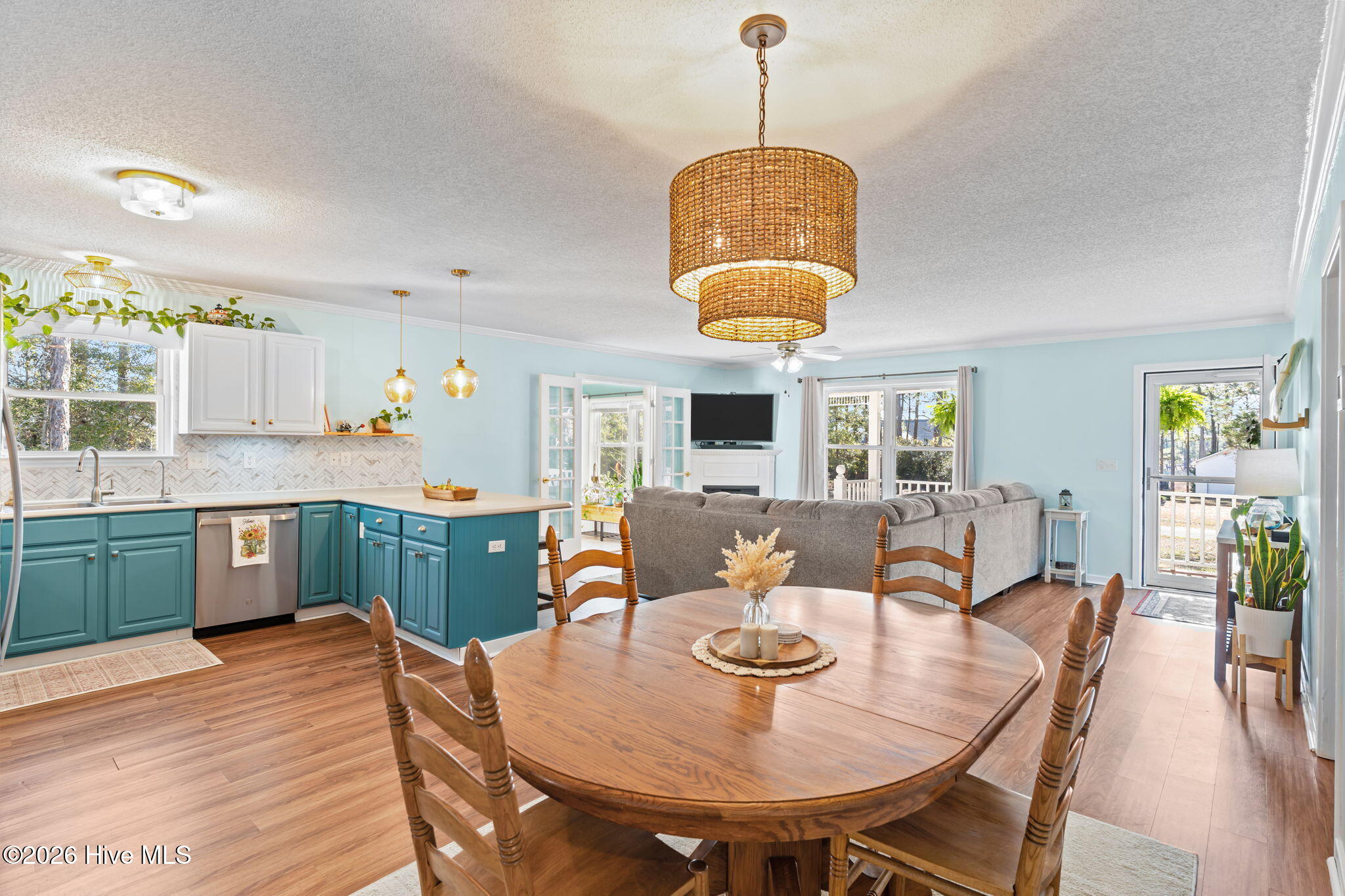 100557804 | Photo 36