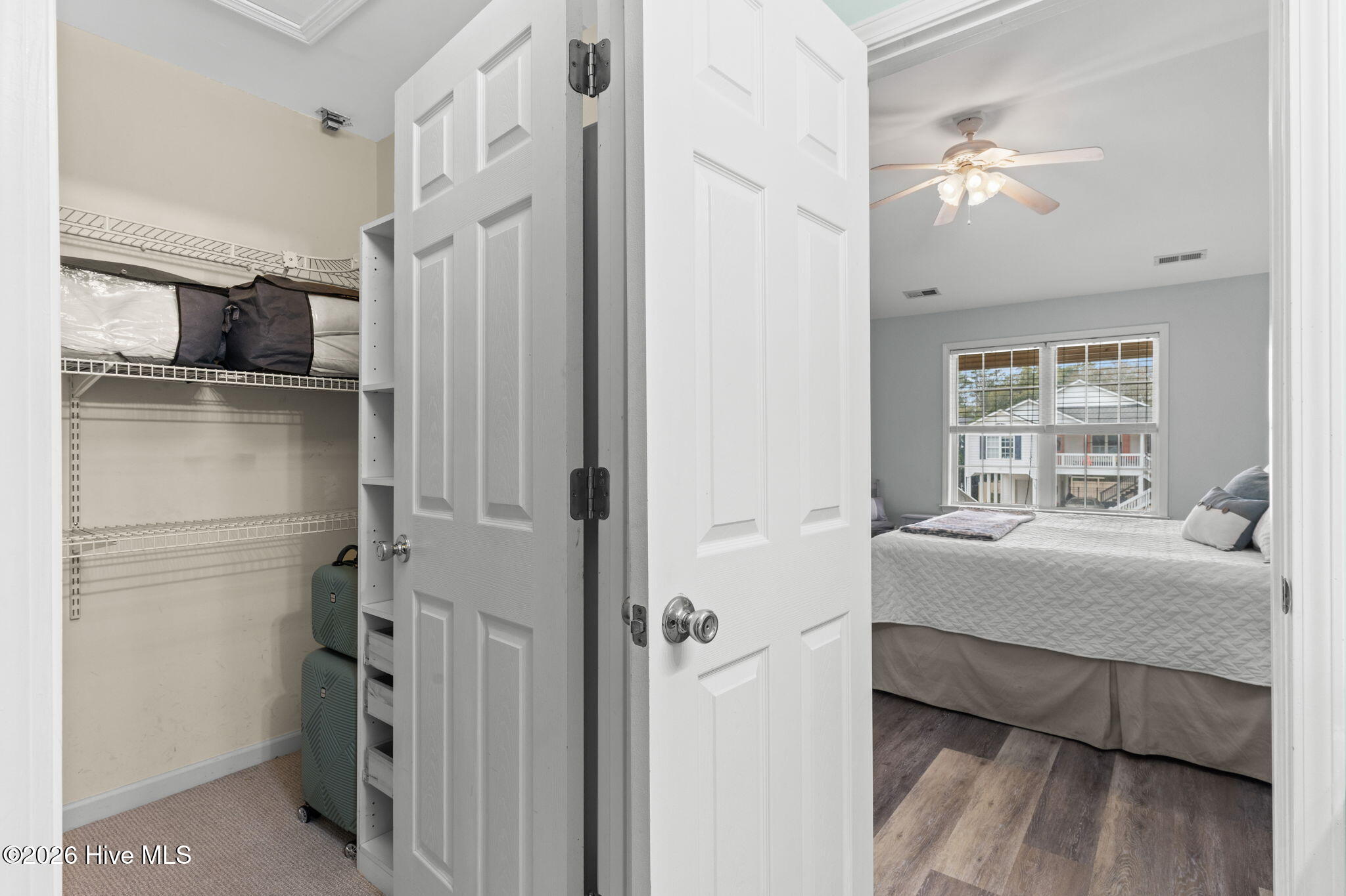 100560273 | Photo 28