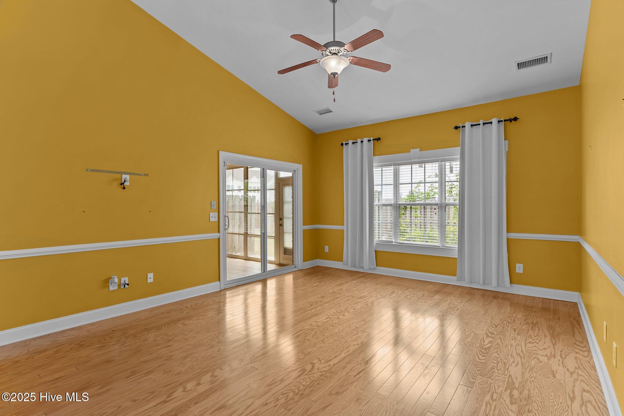 100513214 | Photo 22