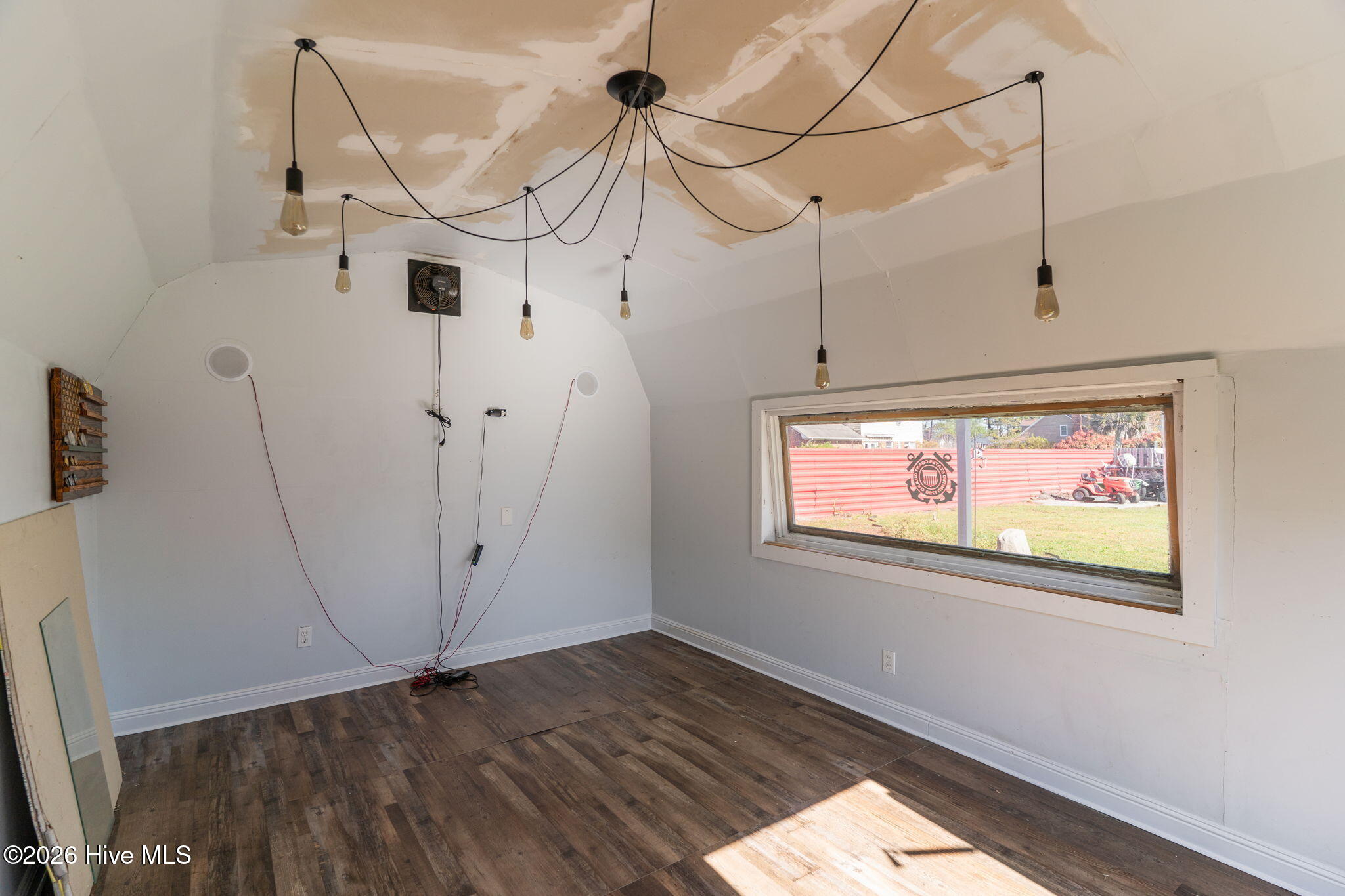 100564590 | Photo 48