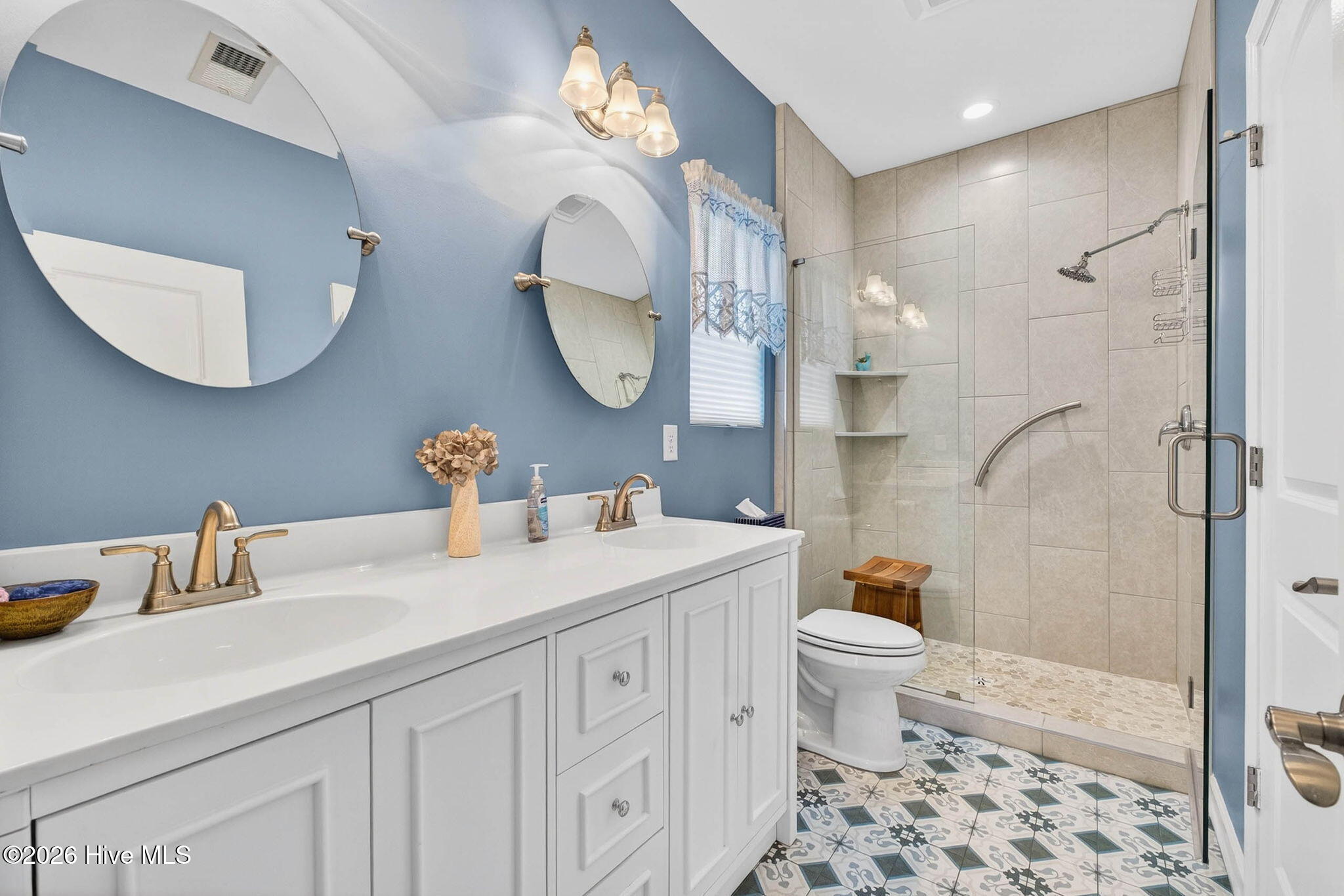 100564797 | Photo 12