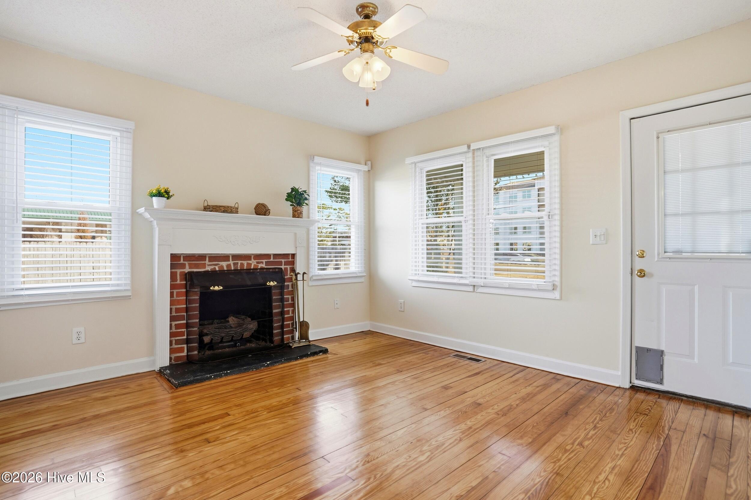 100565709 | Photo 14