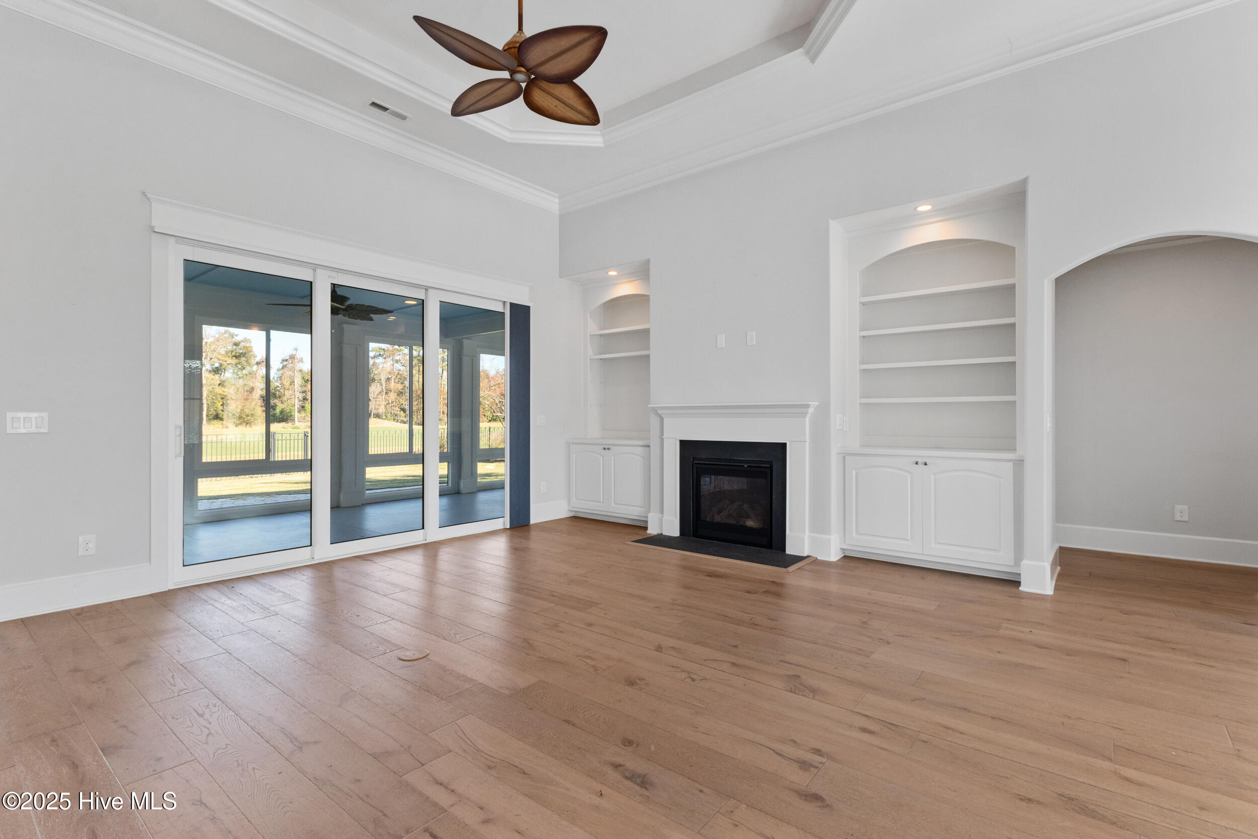 100541270 | Photo 54