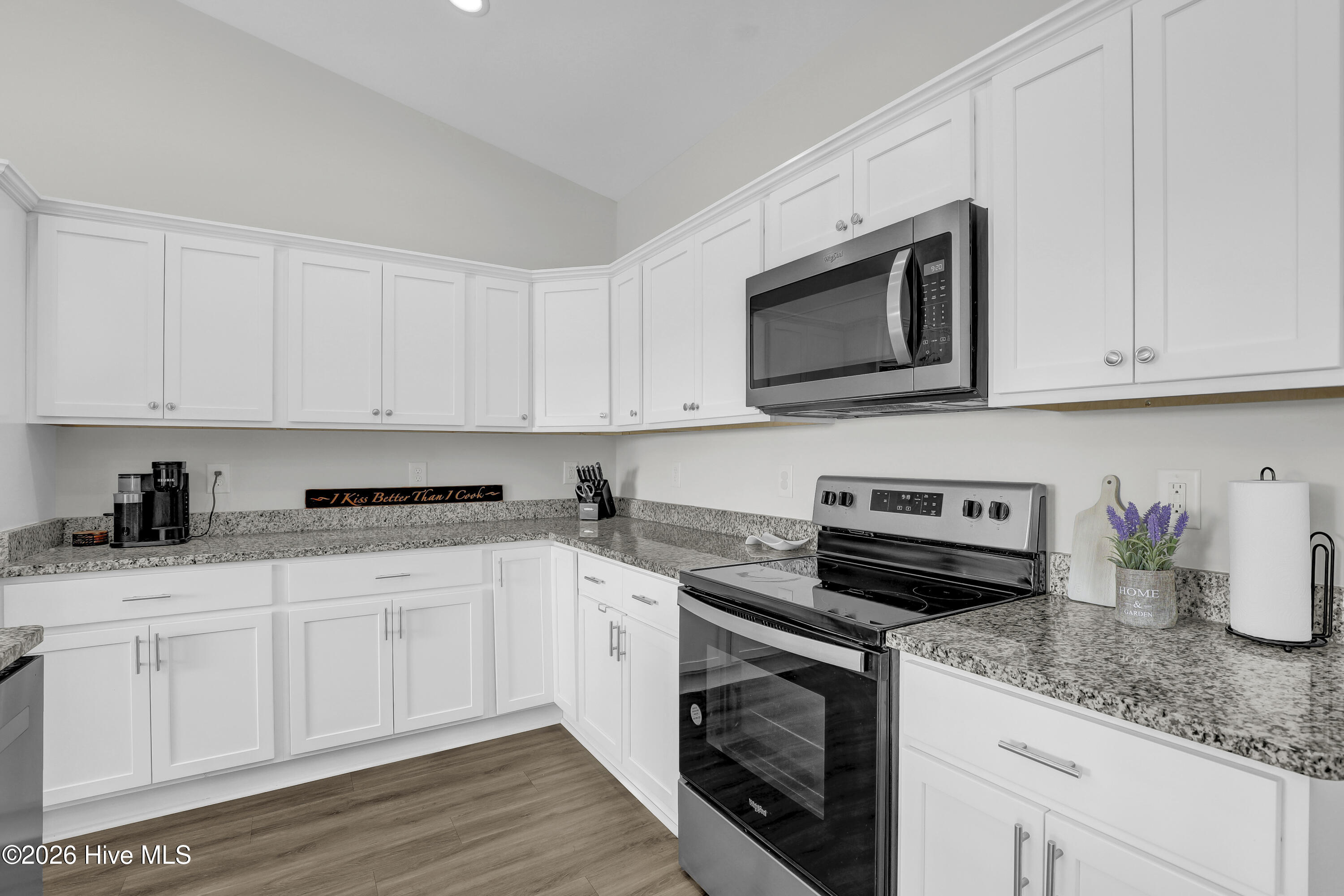 100565079 | Photo 22