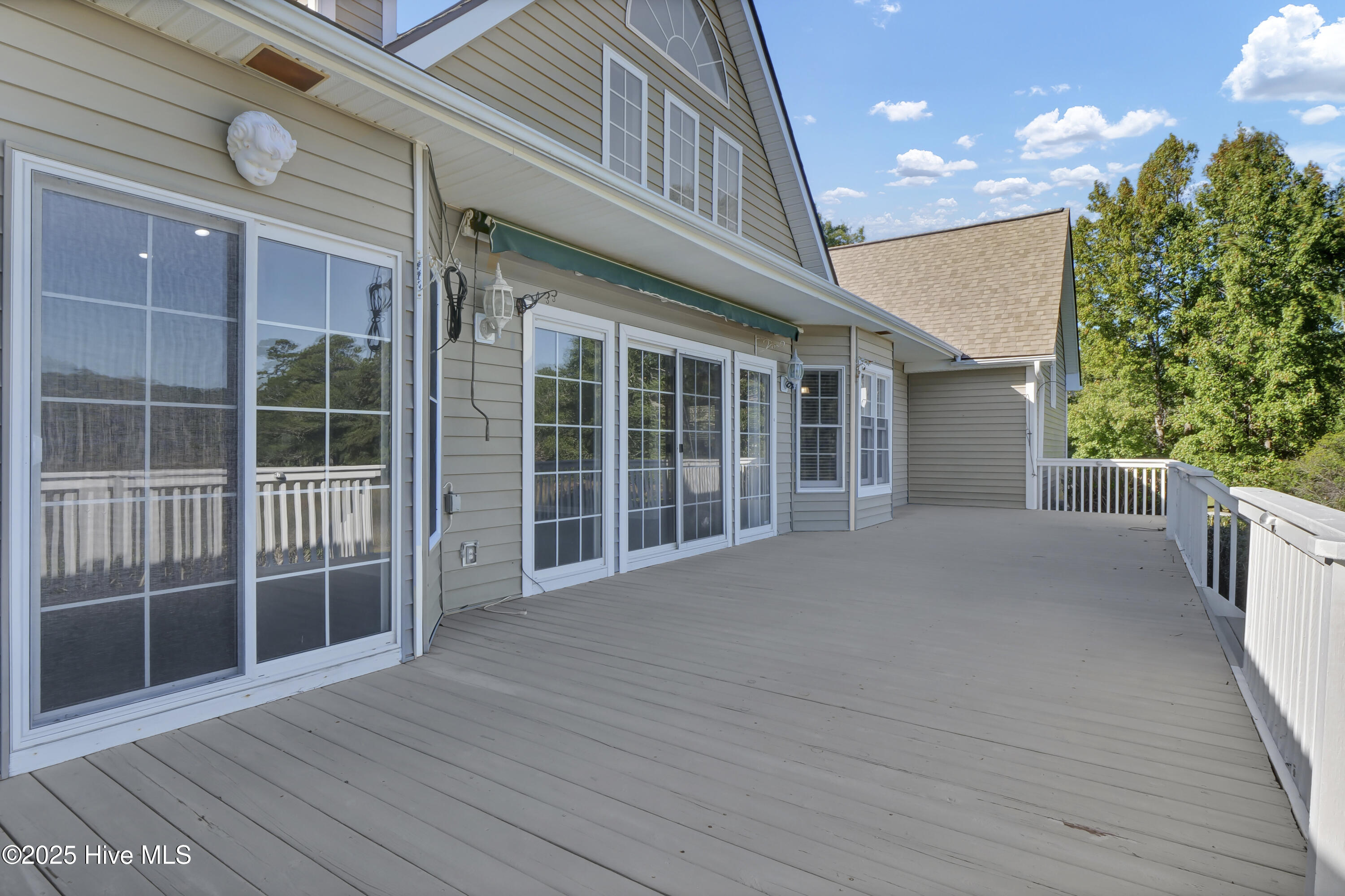 100556880 | Photo 44