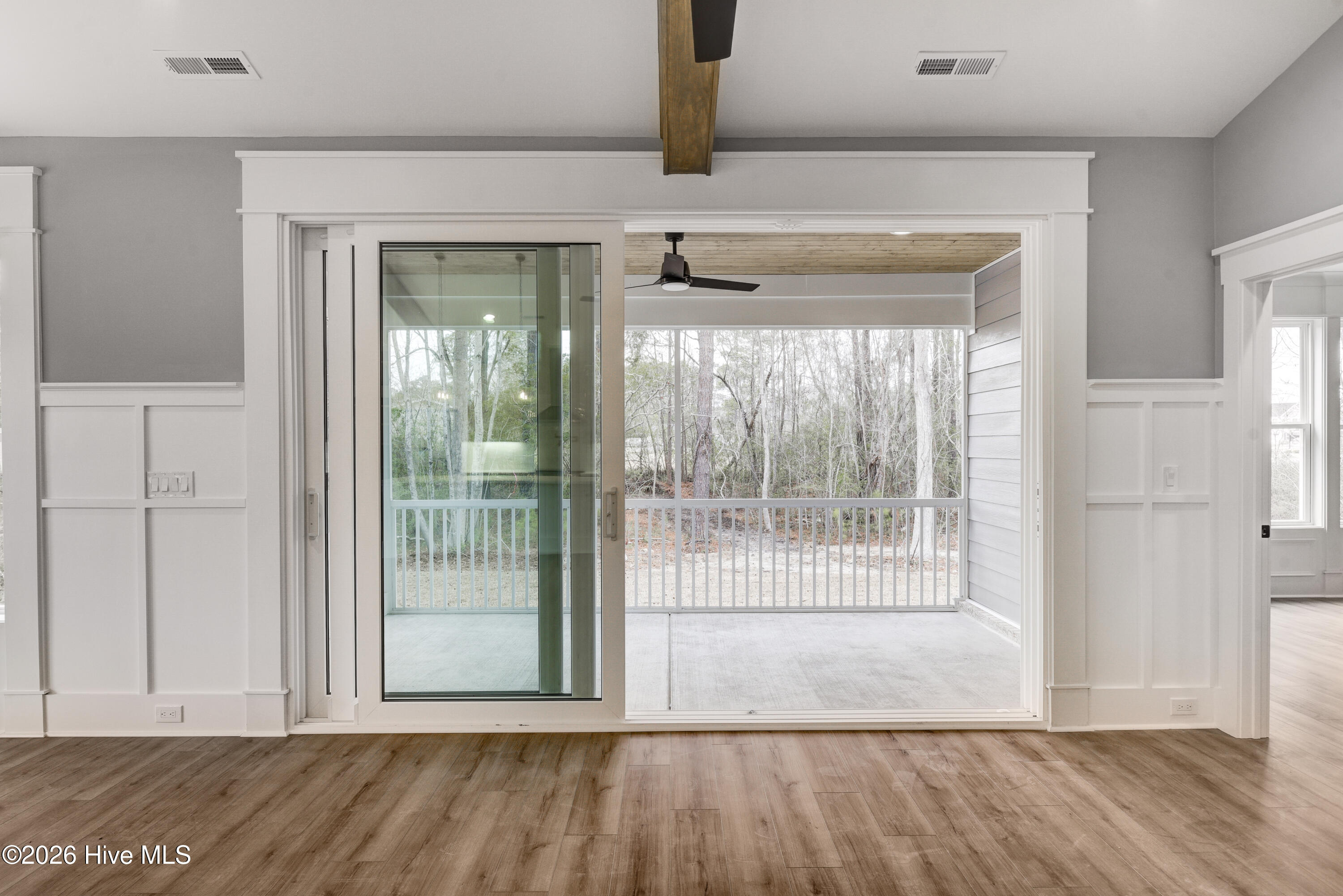 100560794 | Photo 32