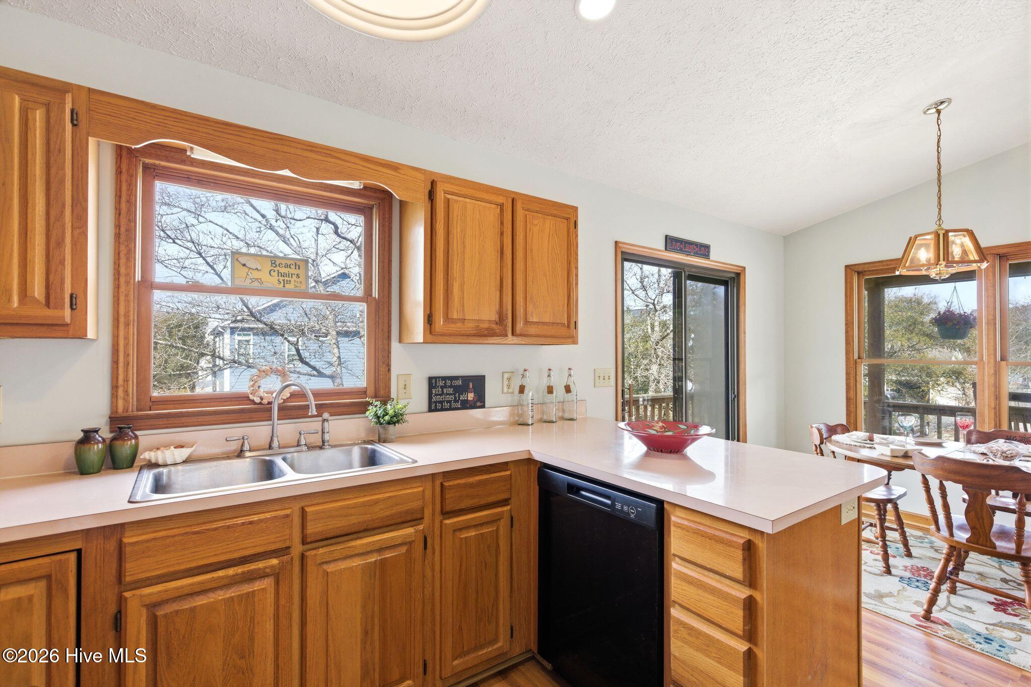 100564018 | Photo 15