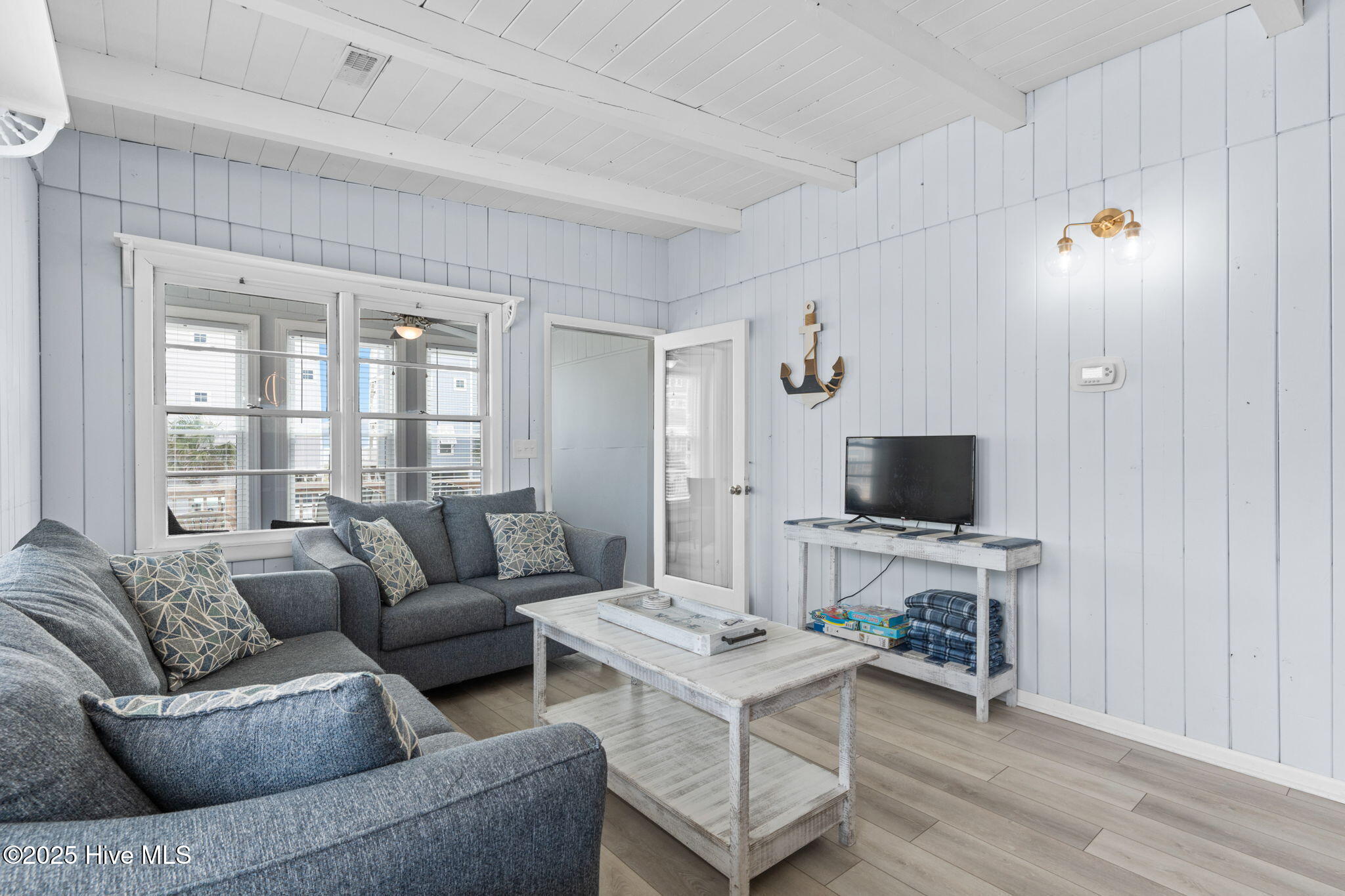 100526809 | Photo 25