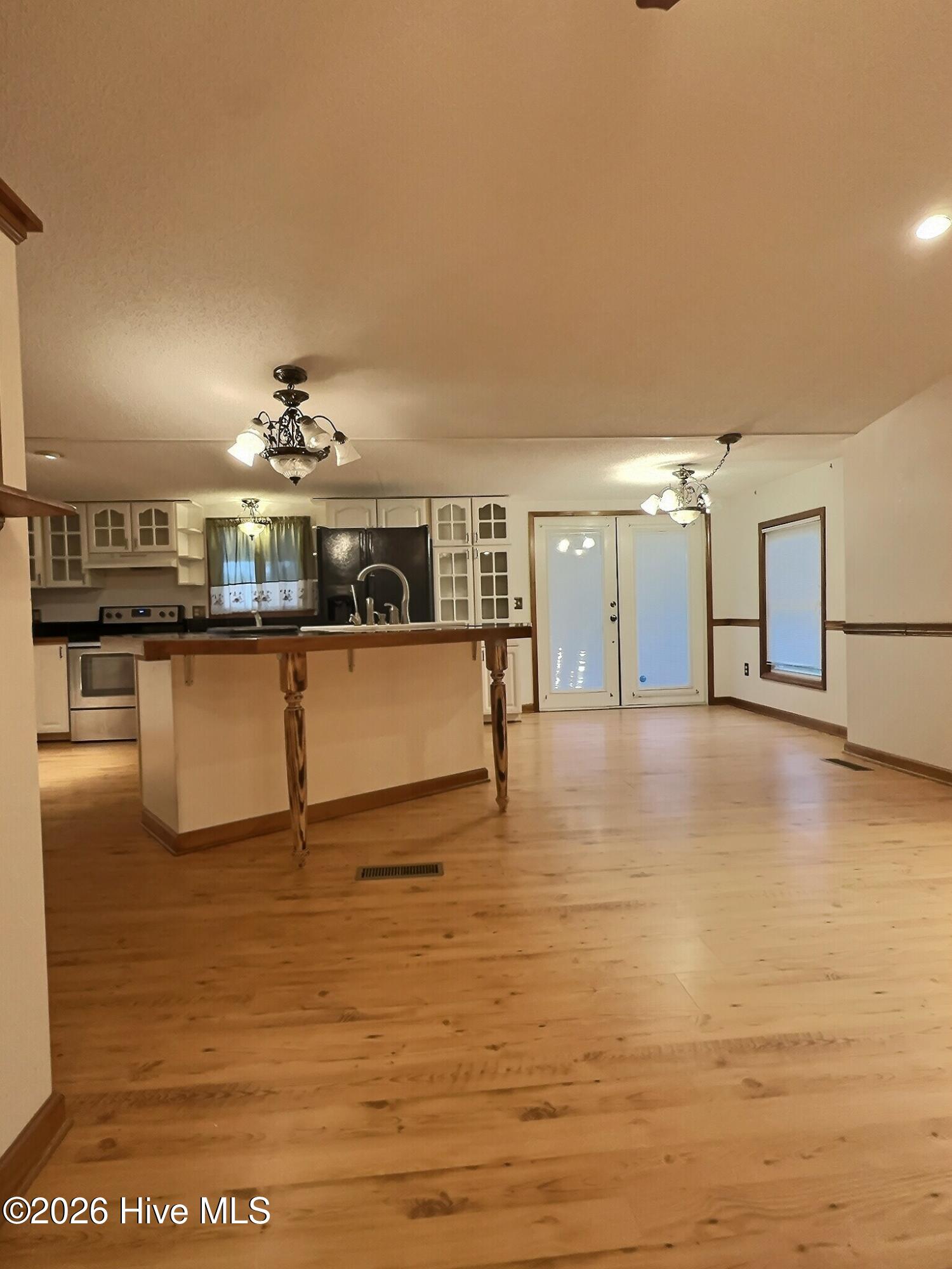 100522719 | Photo 12