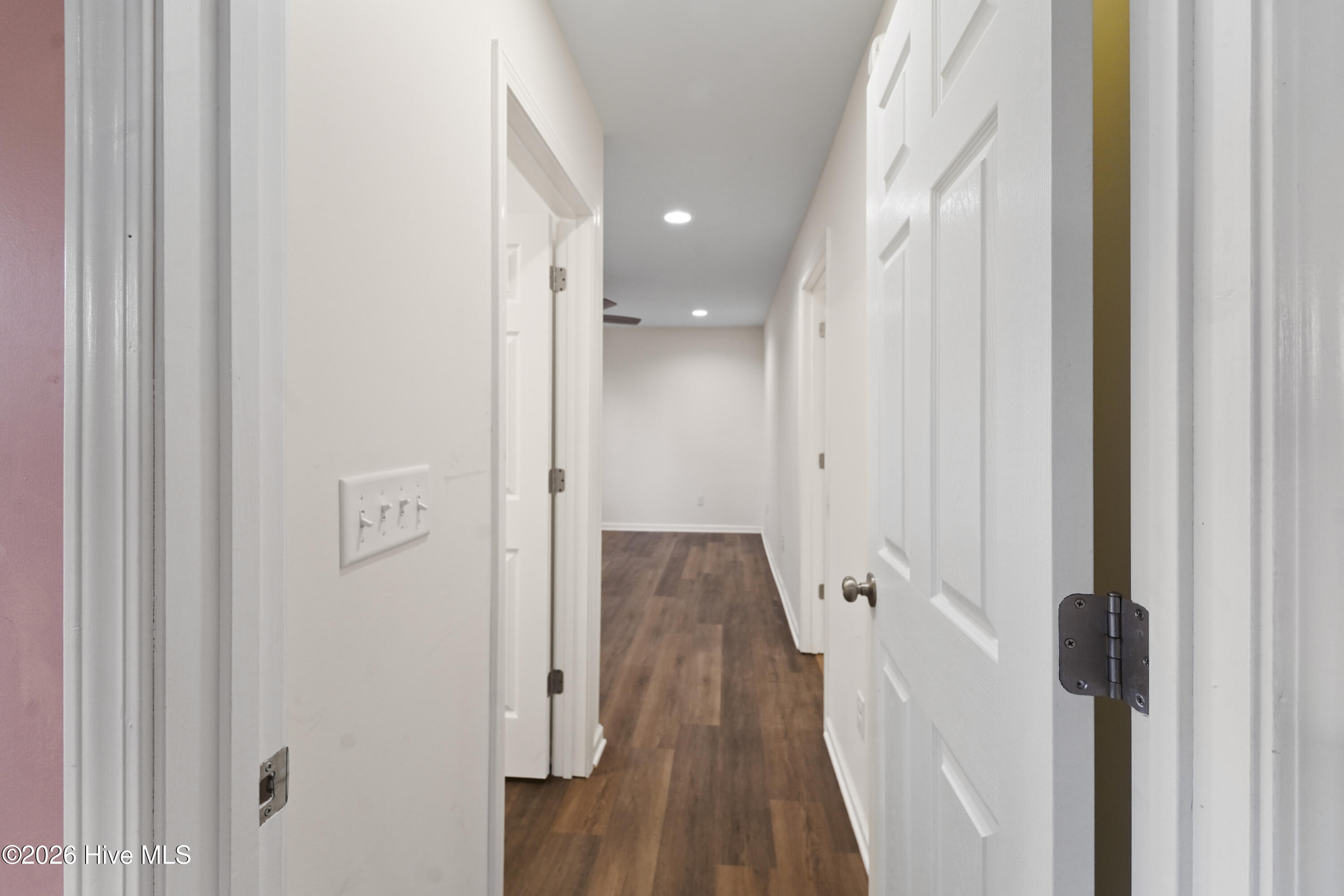 100548487 | Photo 22