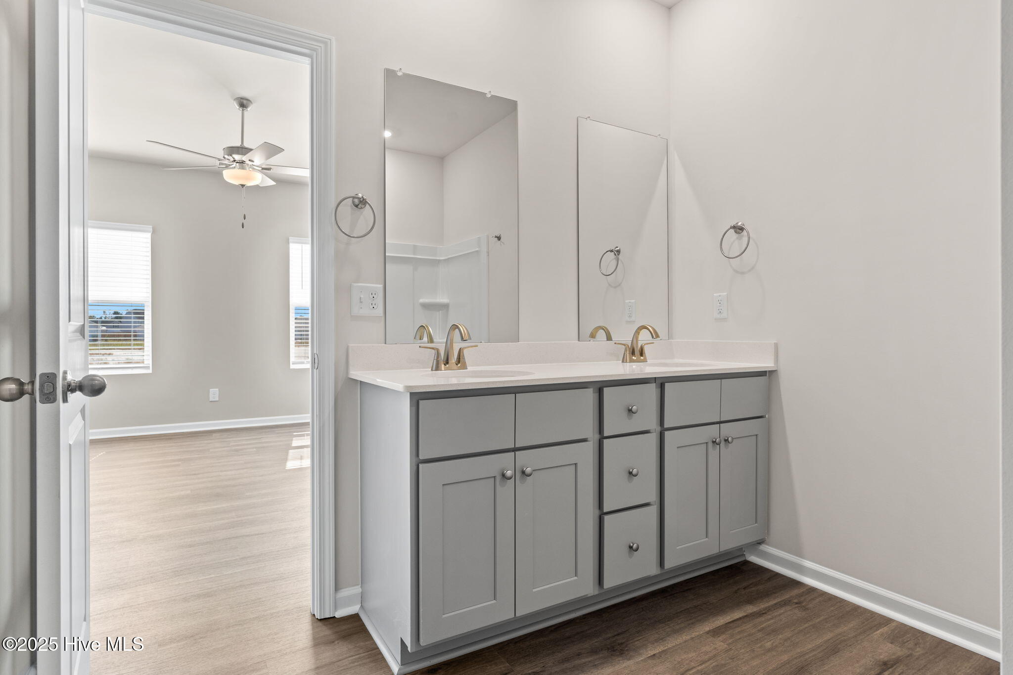 100524210 | Photo 28