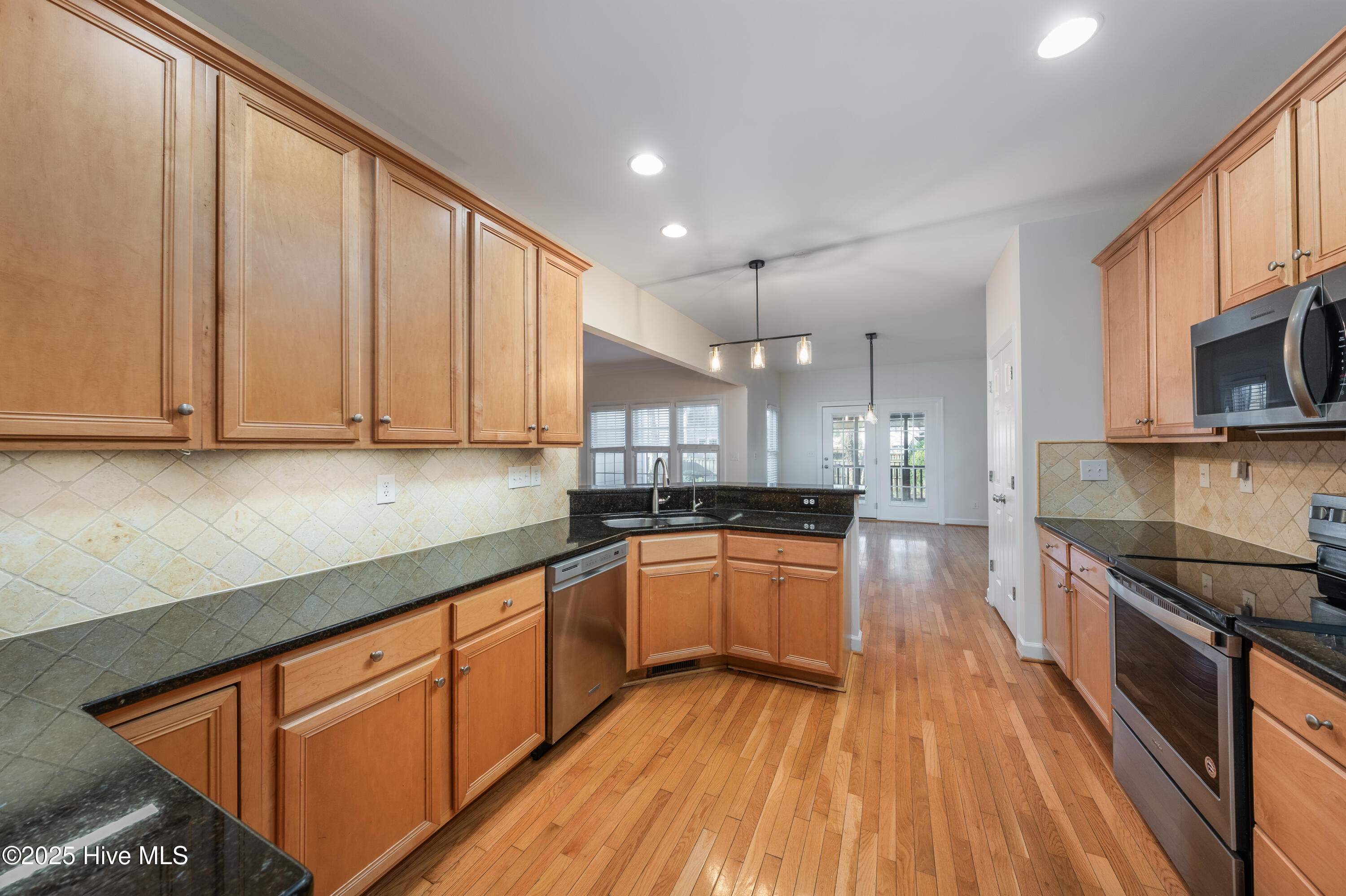 100497692 | Photo 20