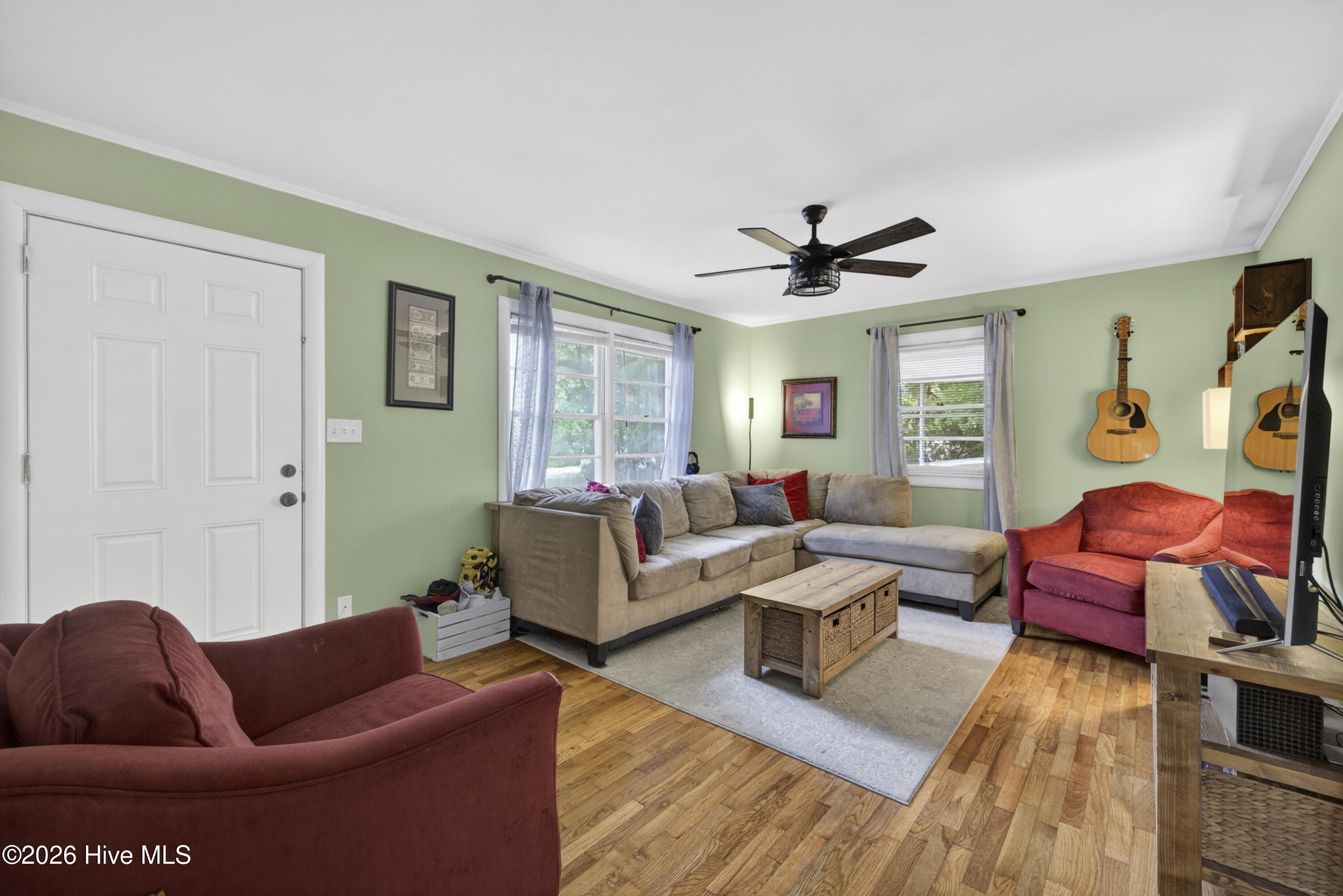 100570211 | Photo 13