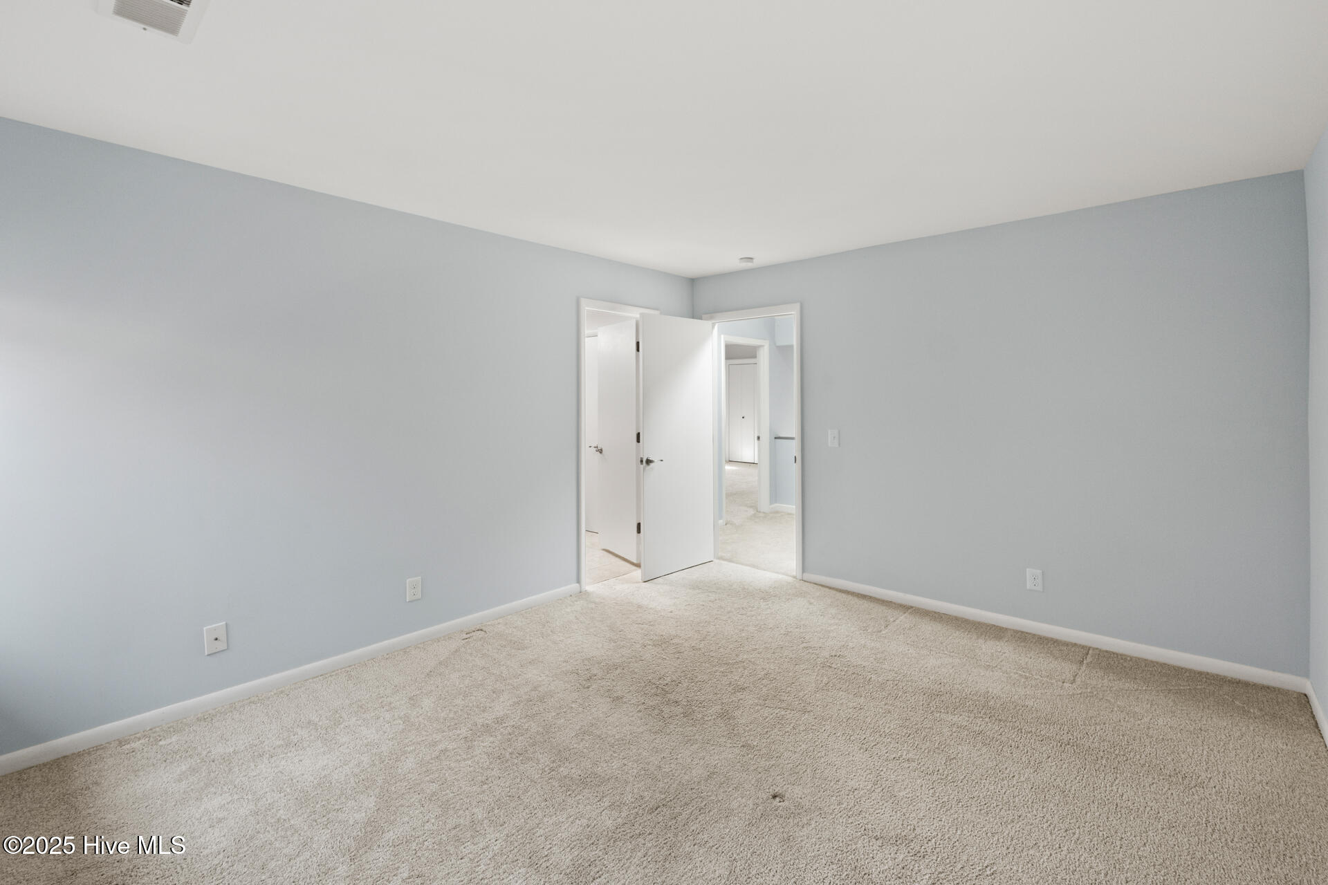 100526390 | Photo 40