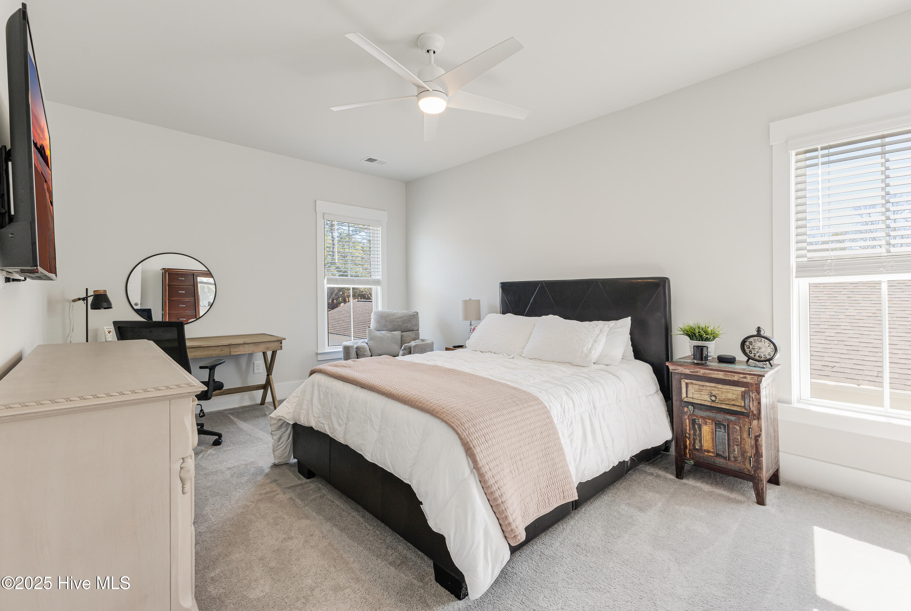 100489867 | Photo 31