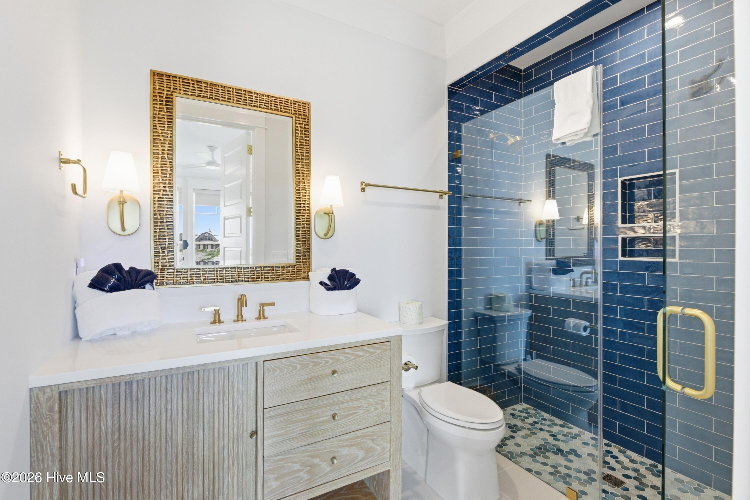 100569971 | Photo 27