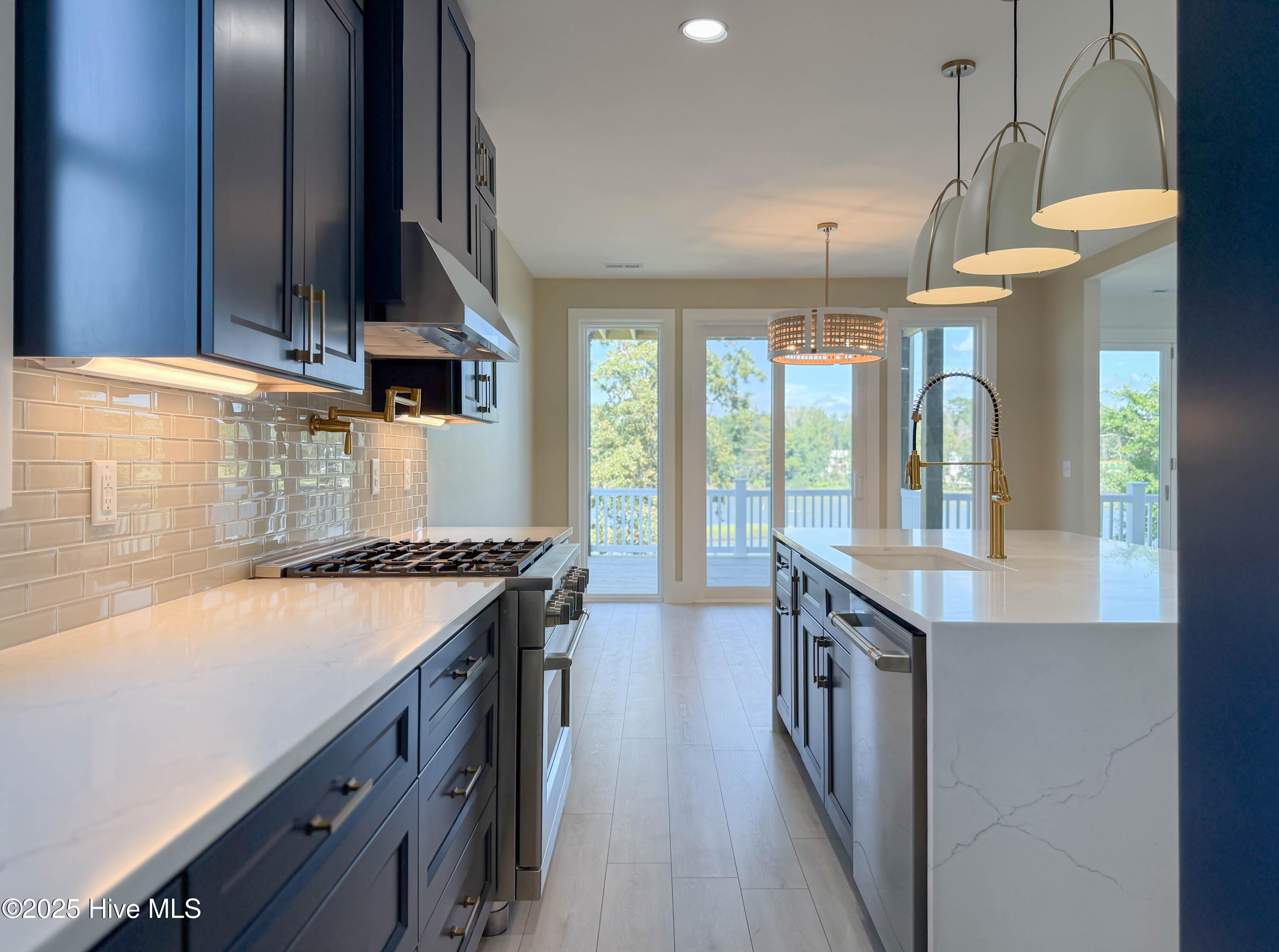 100539536 | Photo 13