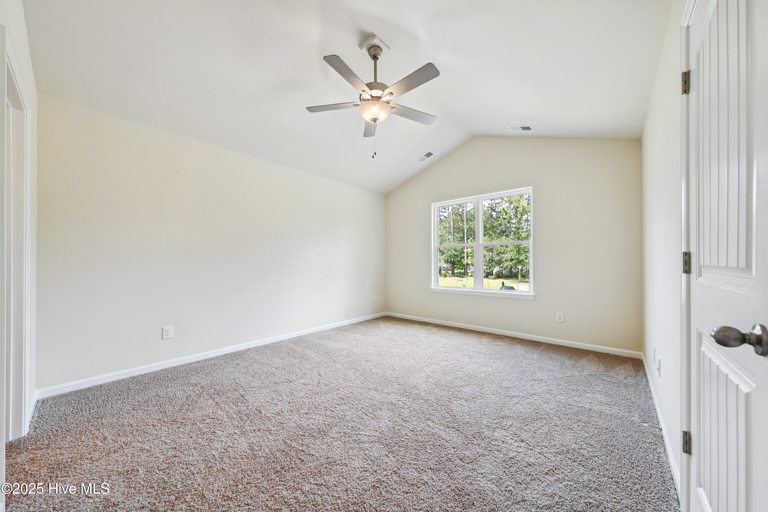 100485279 | Photo 26