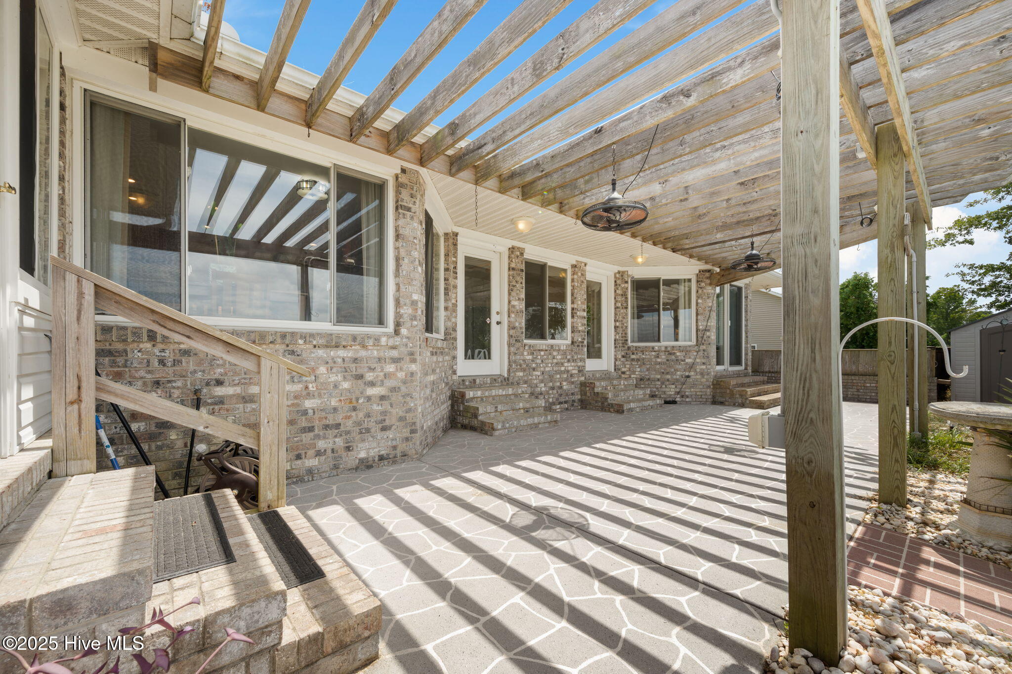 100546125 | Photo 36