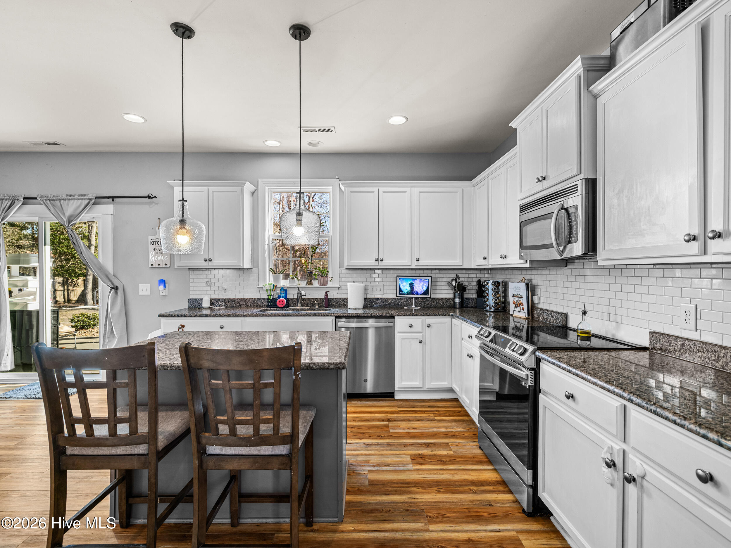 100554217 | Photo 24