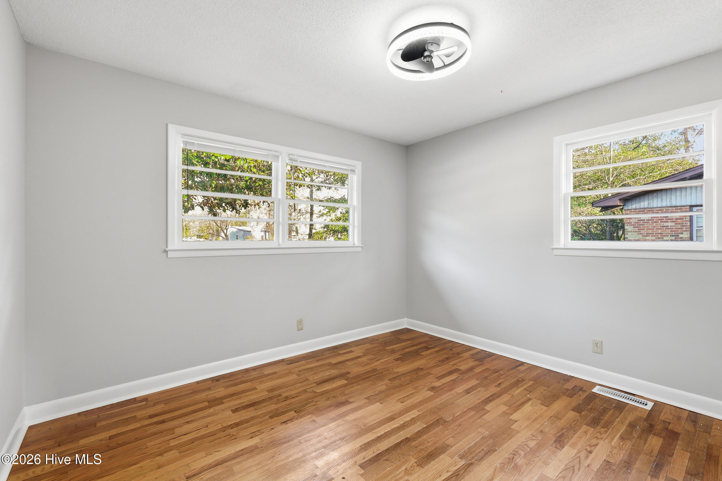 100540296 | Photo 22