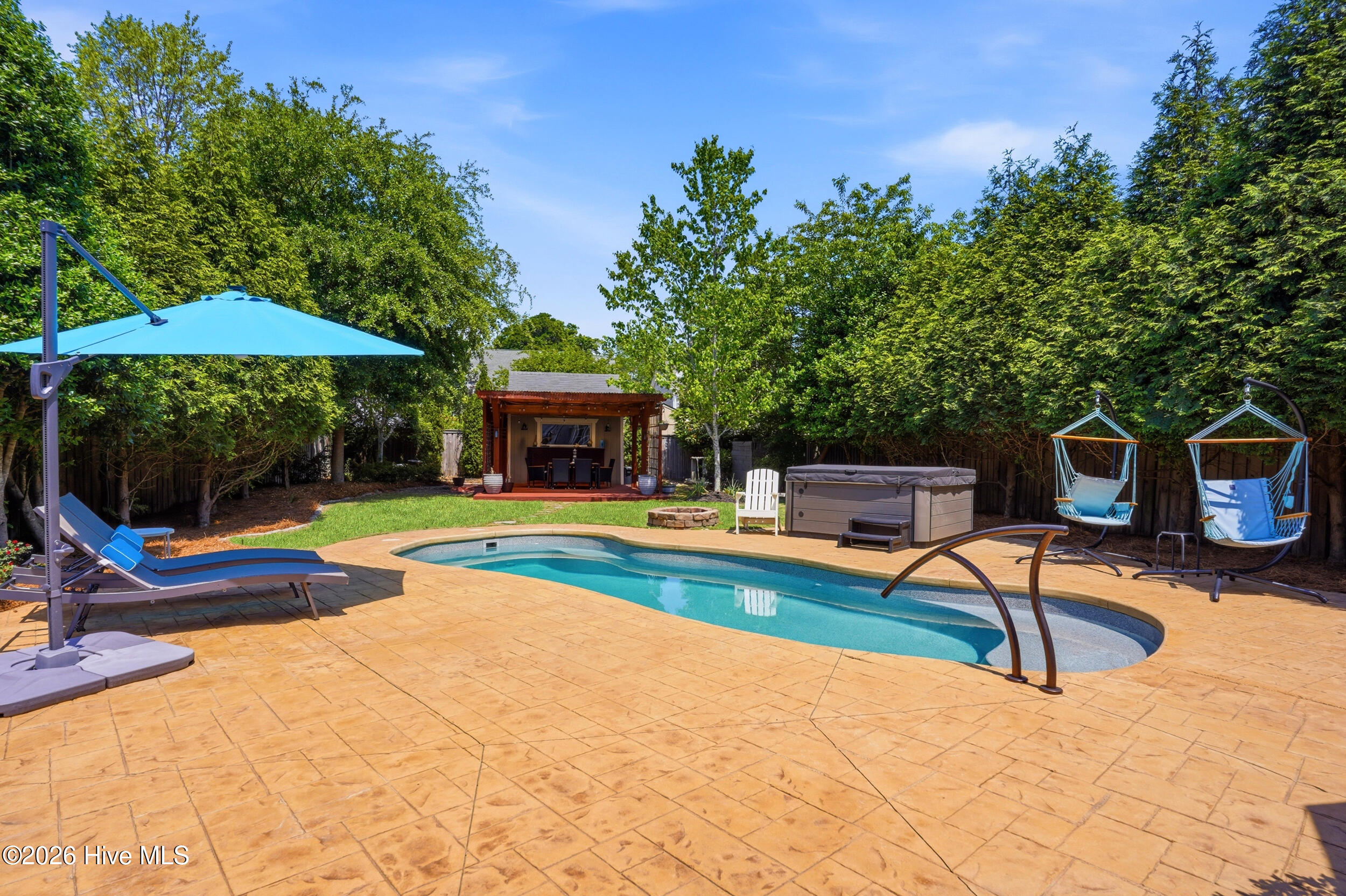 100570216 | Photo 46