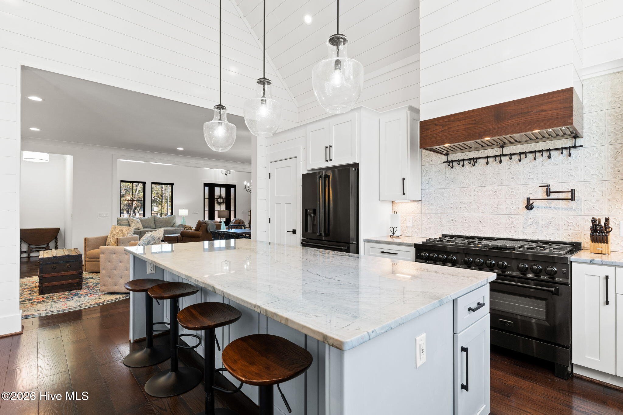 100554419 | Photo 28