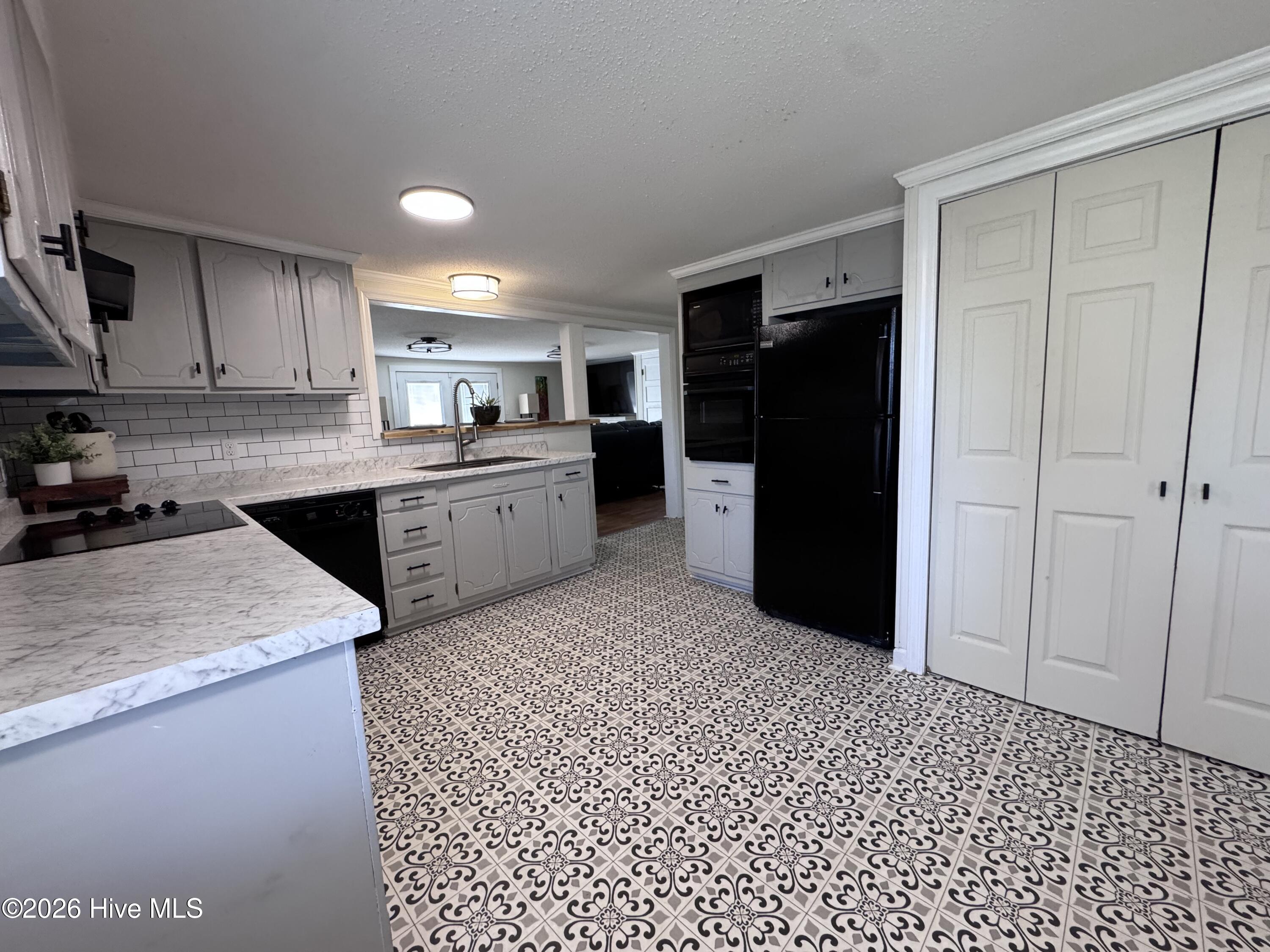 3405 Oaks 