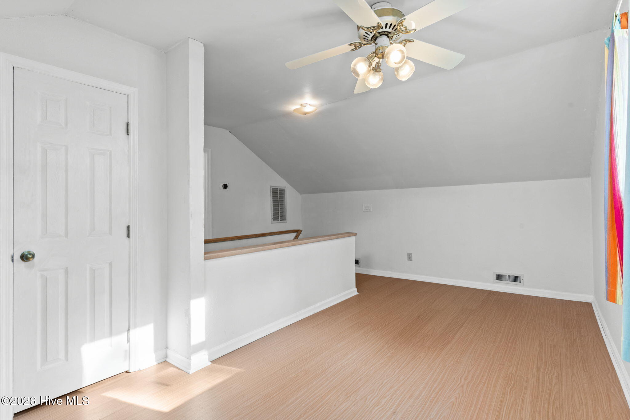 100548707 | Photo 39