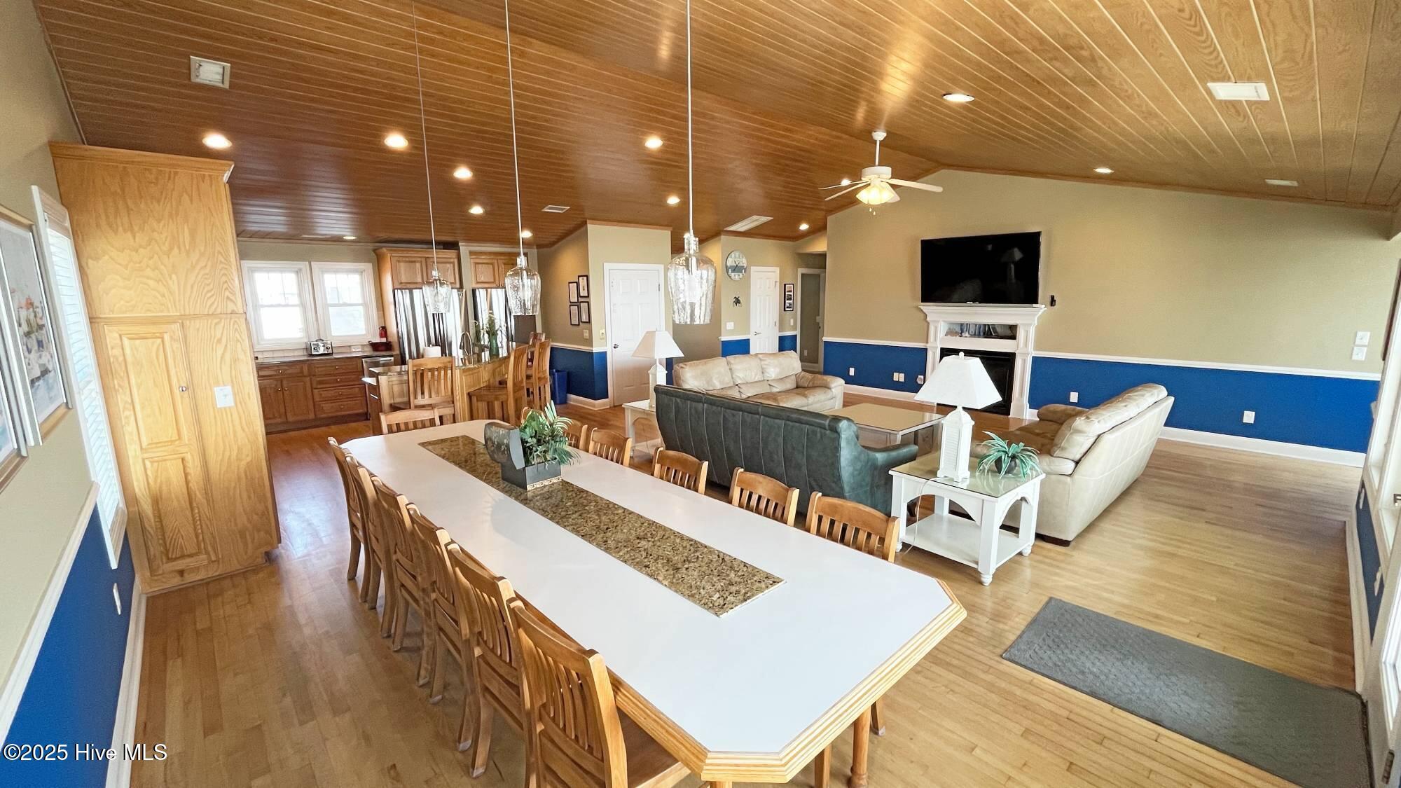 100496686 | Photo 42