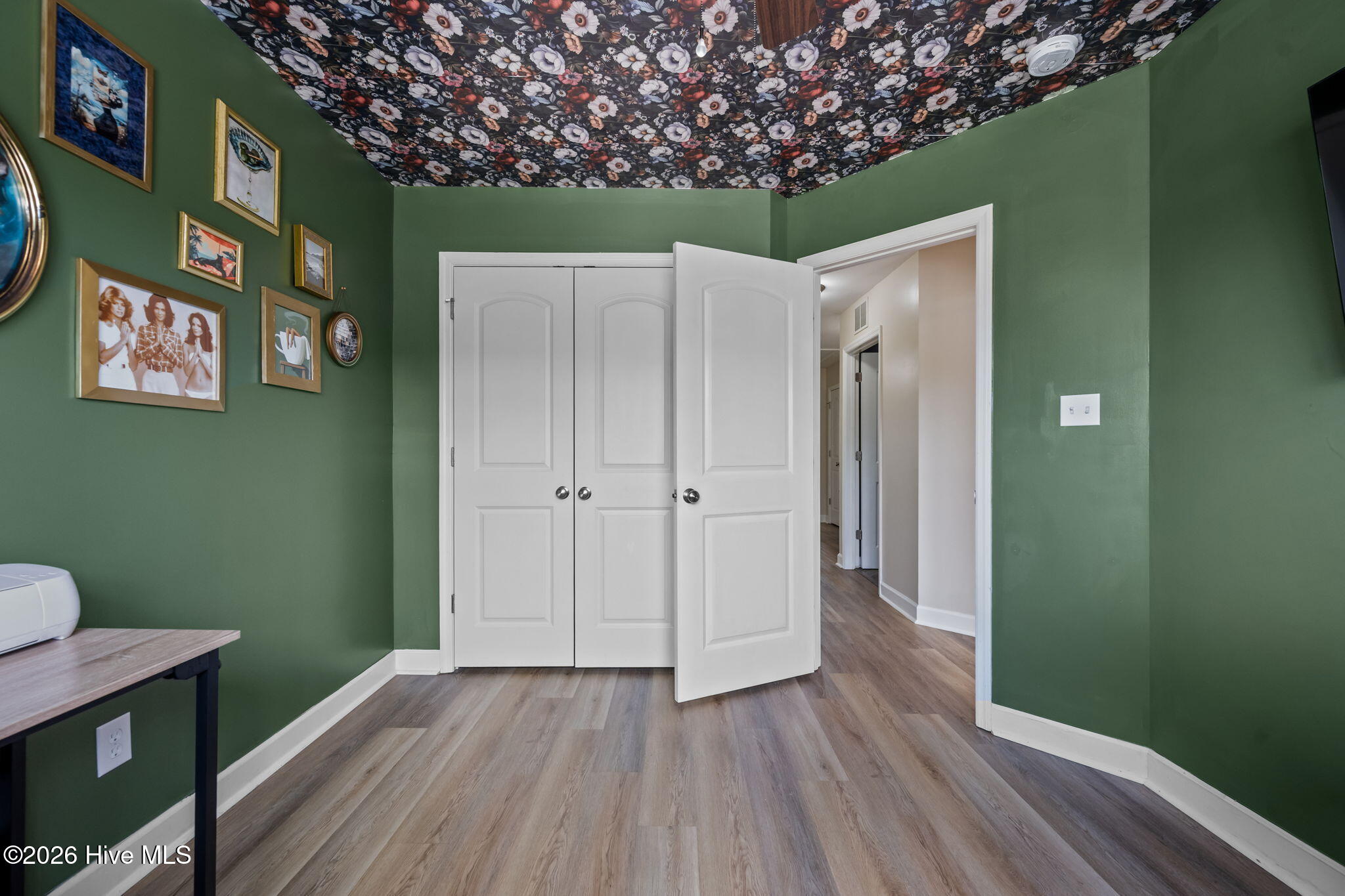 100567212 | Photo 24