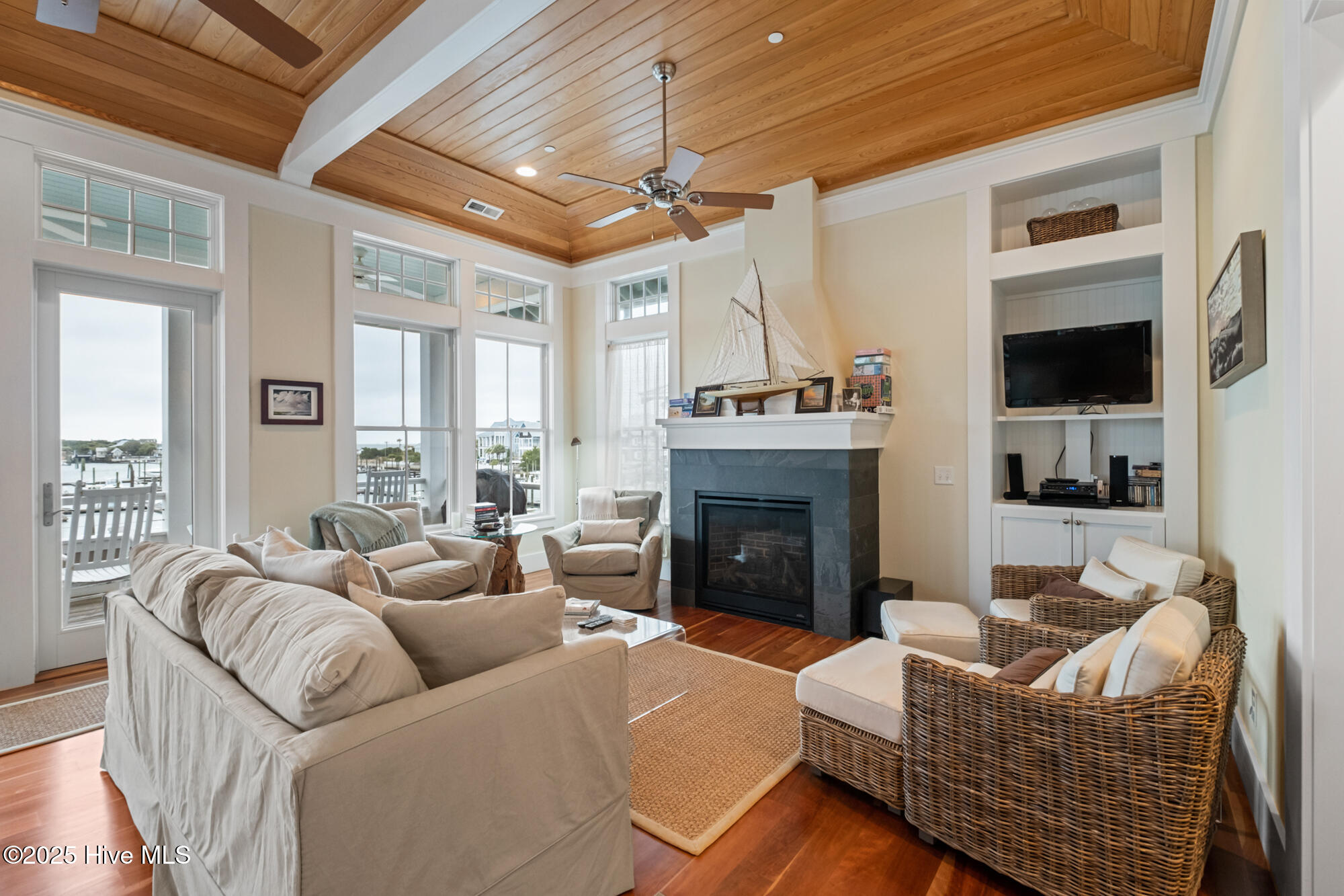 100492328 | Photo 12