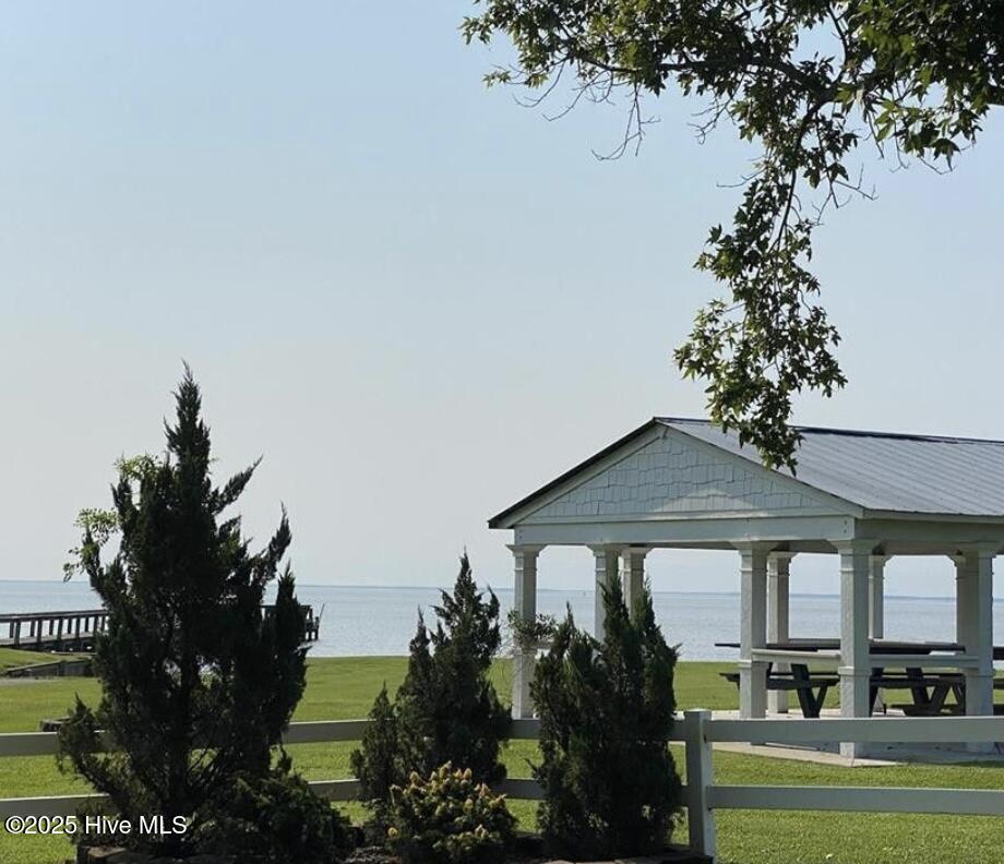 Neighborhood picnic area