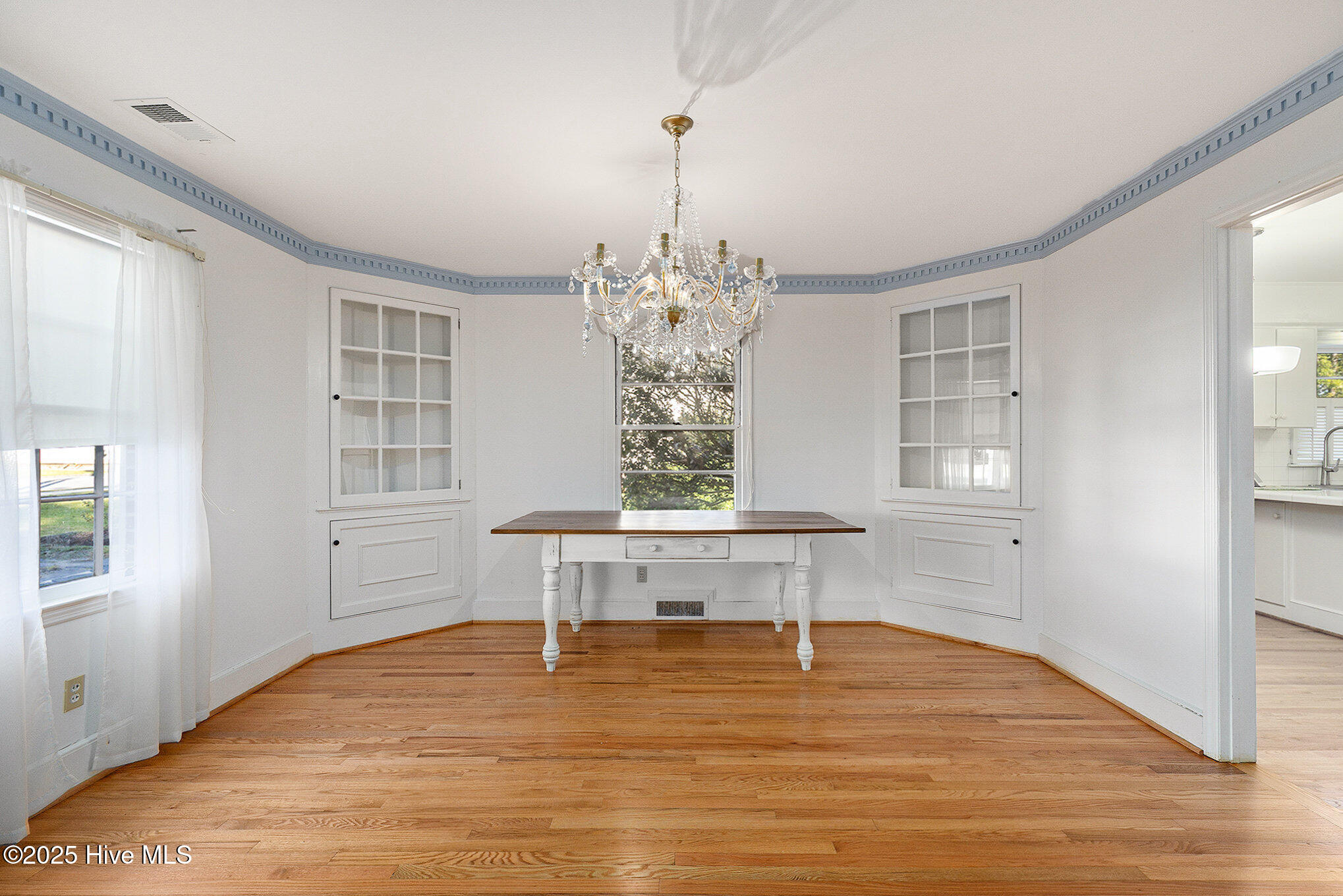 100537209 | Photo 10