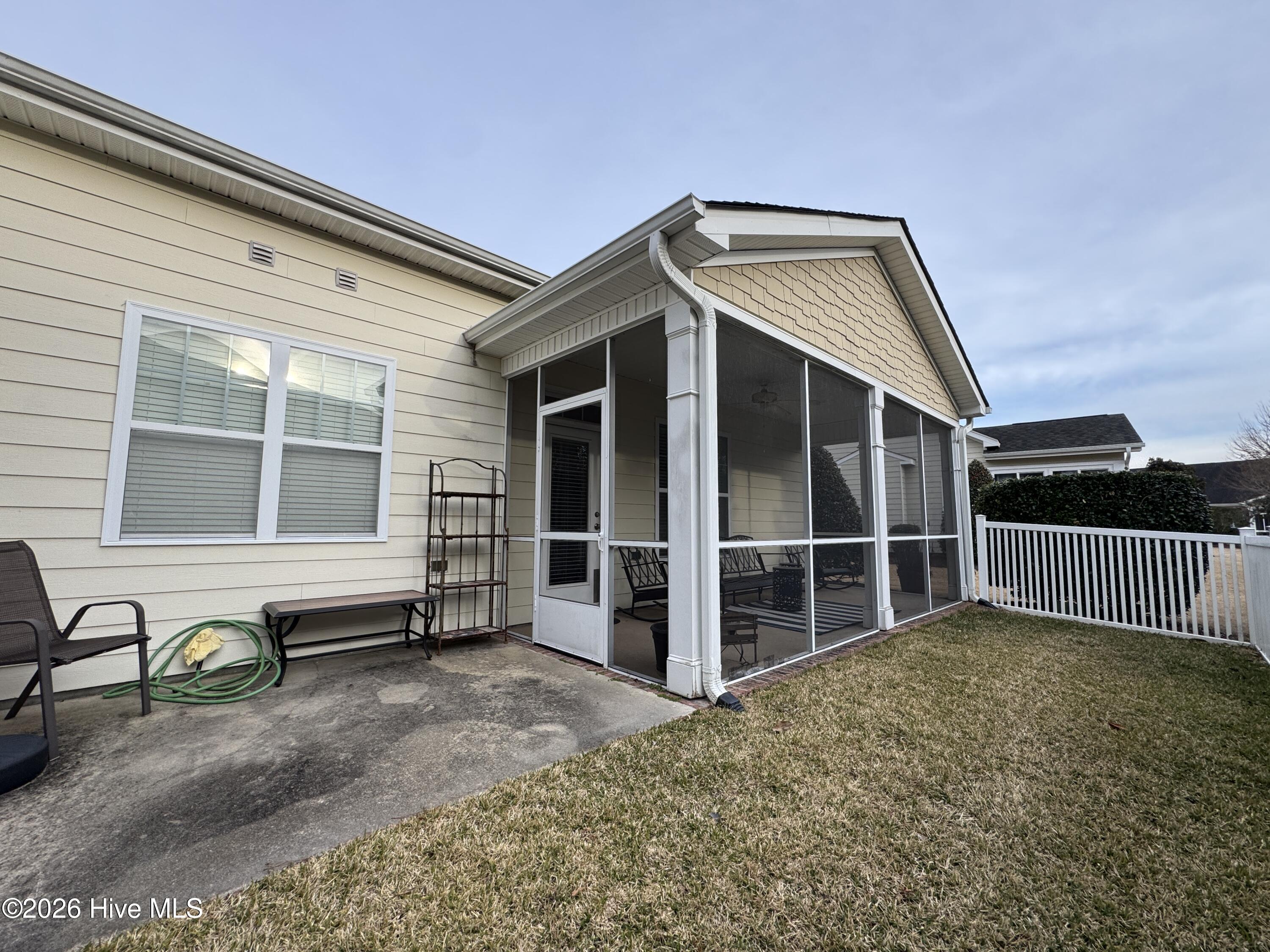 100556490 | Photo 22