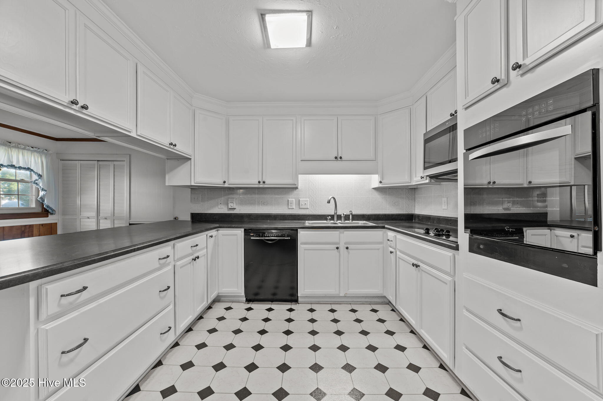 Homes for sale in Ayden, NC | 4308 Wildwood Dr, Ayden, NC 28513 | MLS# 100533436