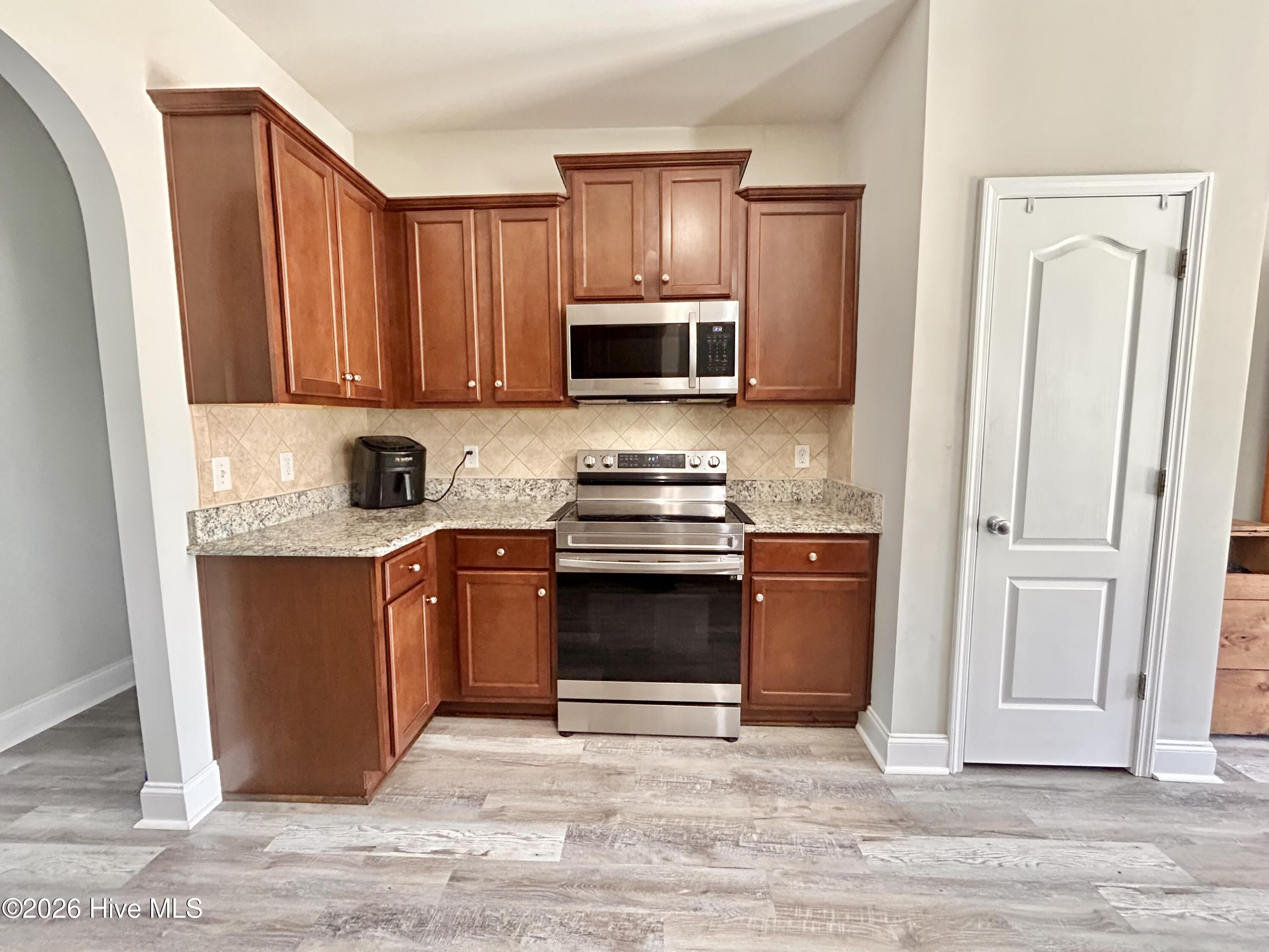 100564240 | Photo 15