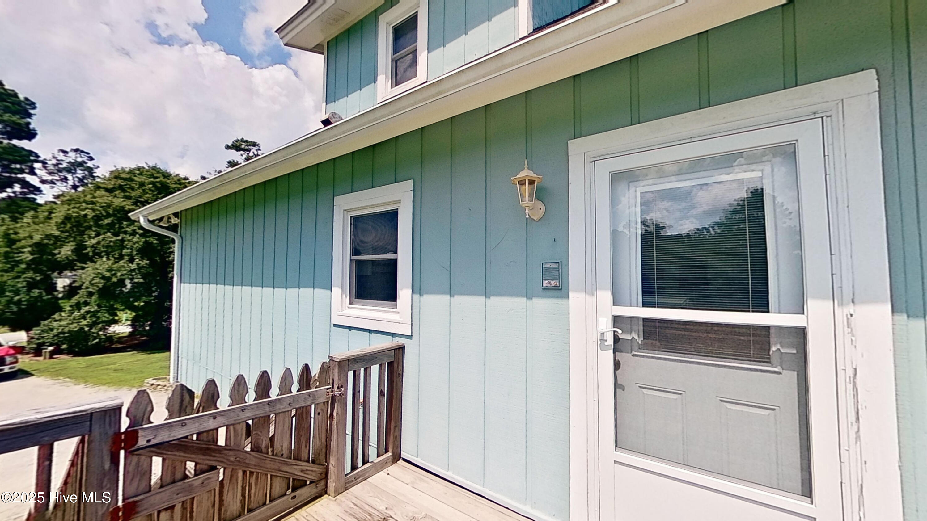 100543059 | Photo 51