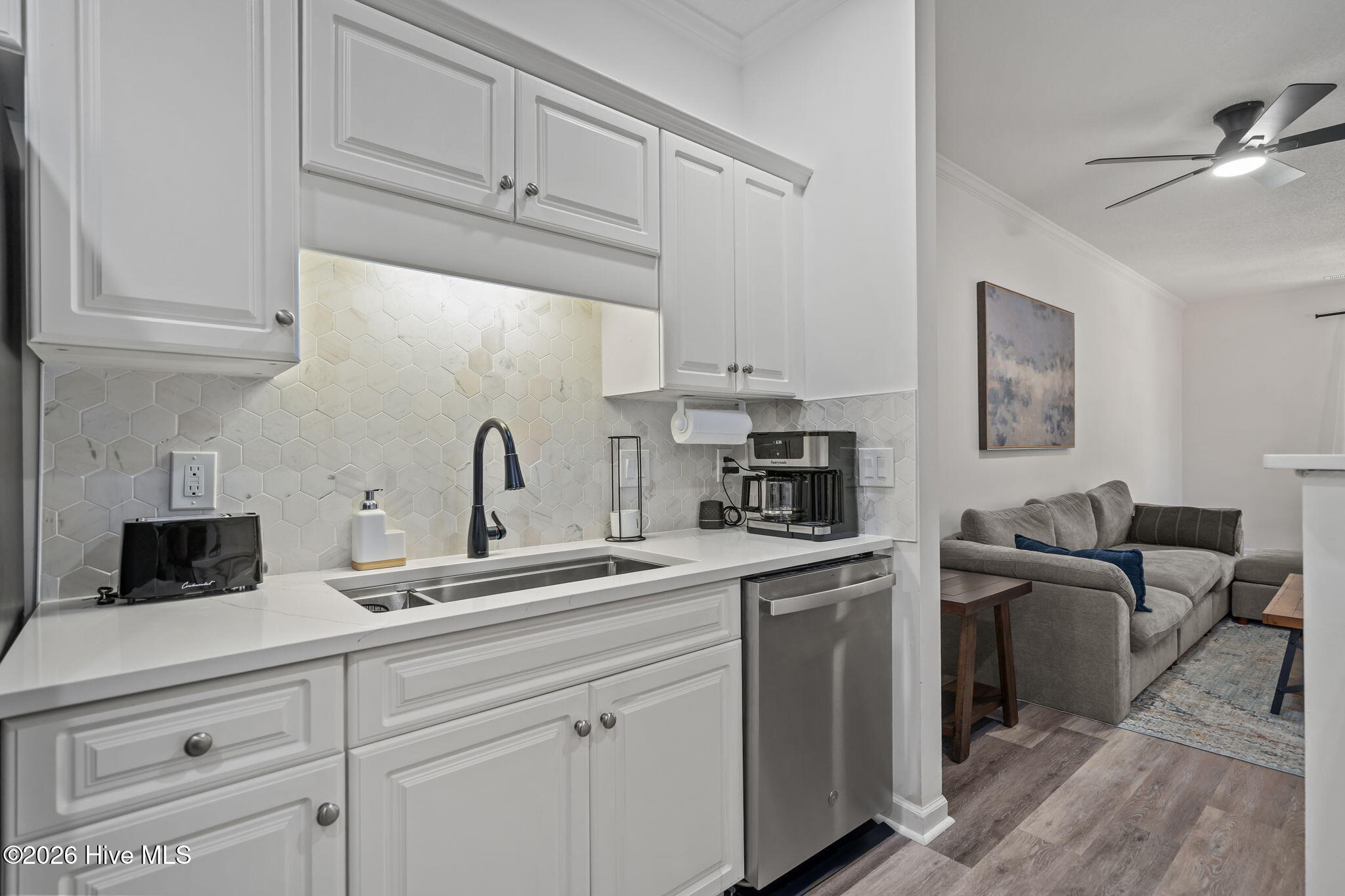 100569806 | Photo 27