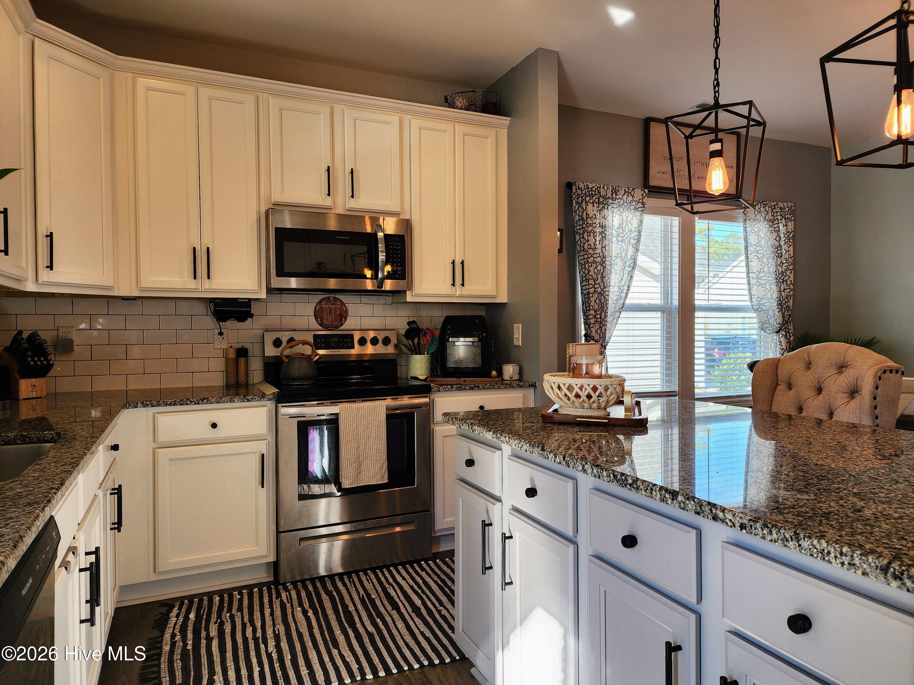 100549443 | Photo 10