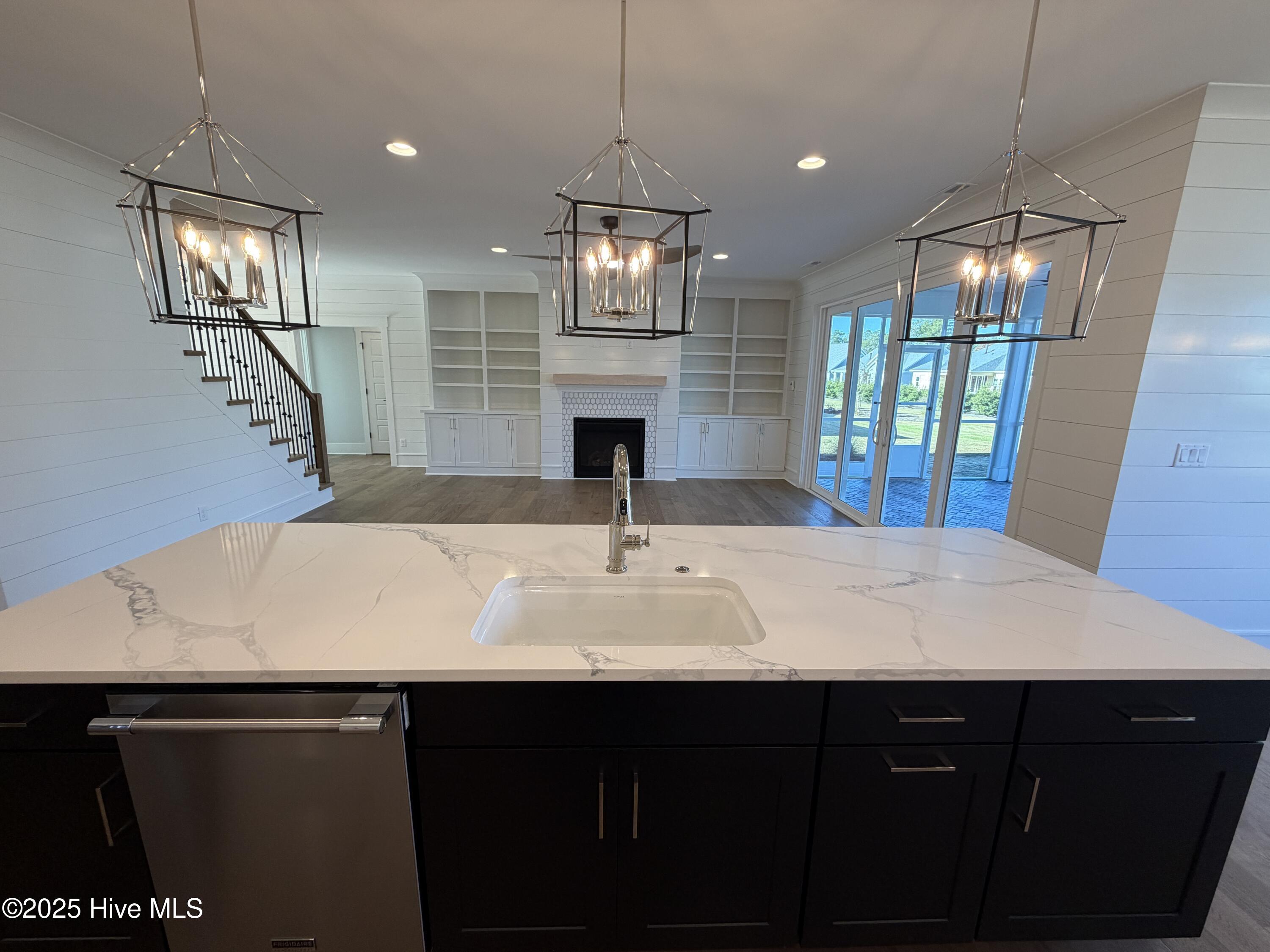 100518580 | Photo 24