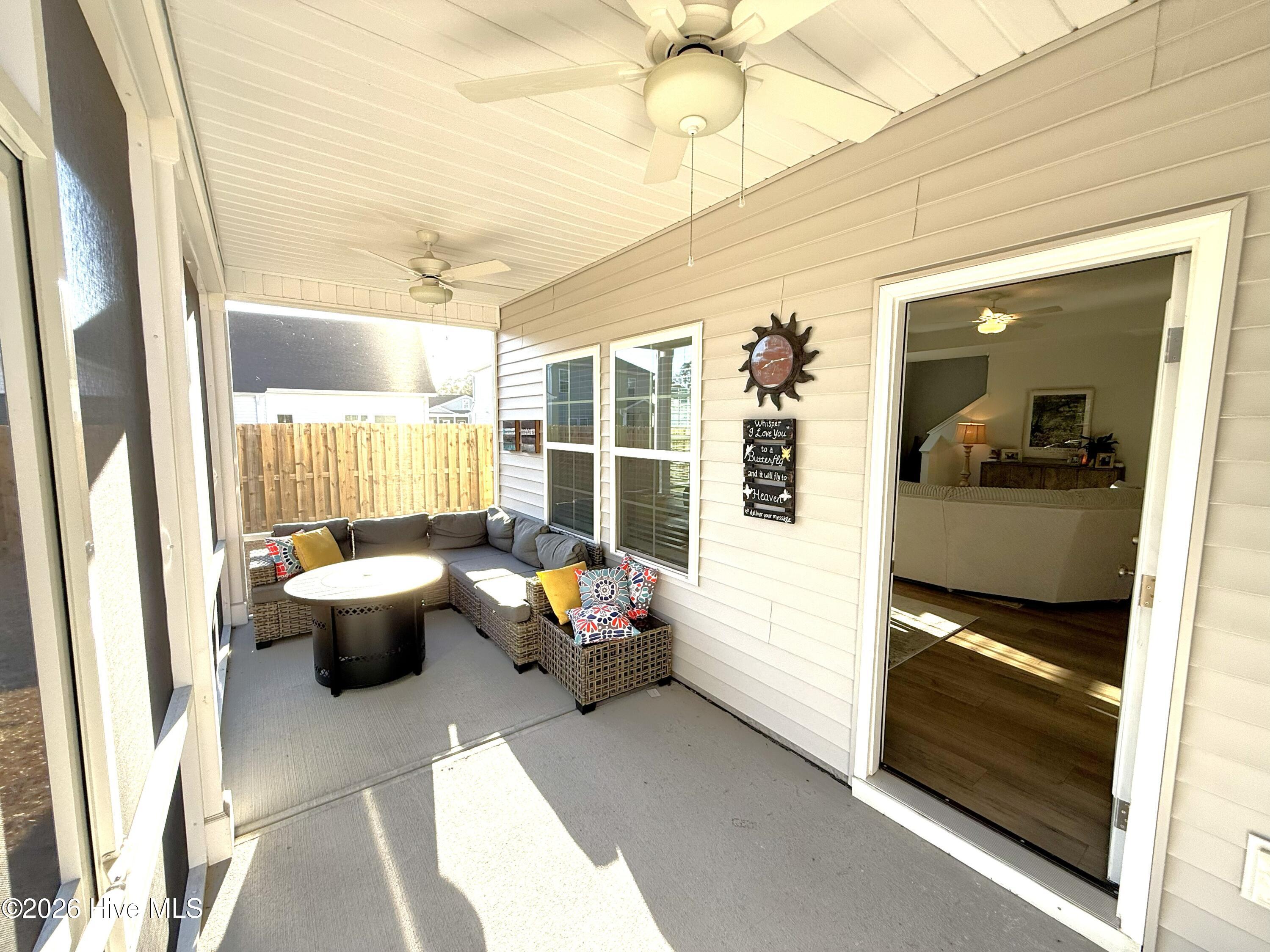 100558248 | Photo 22