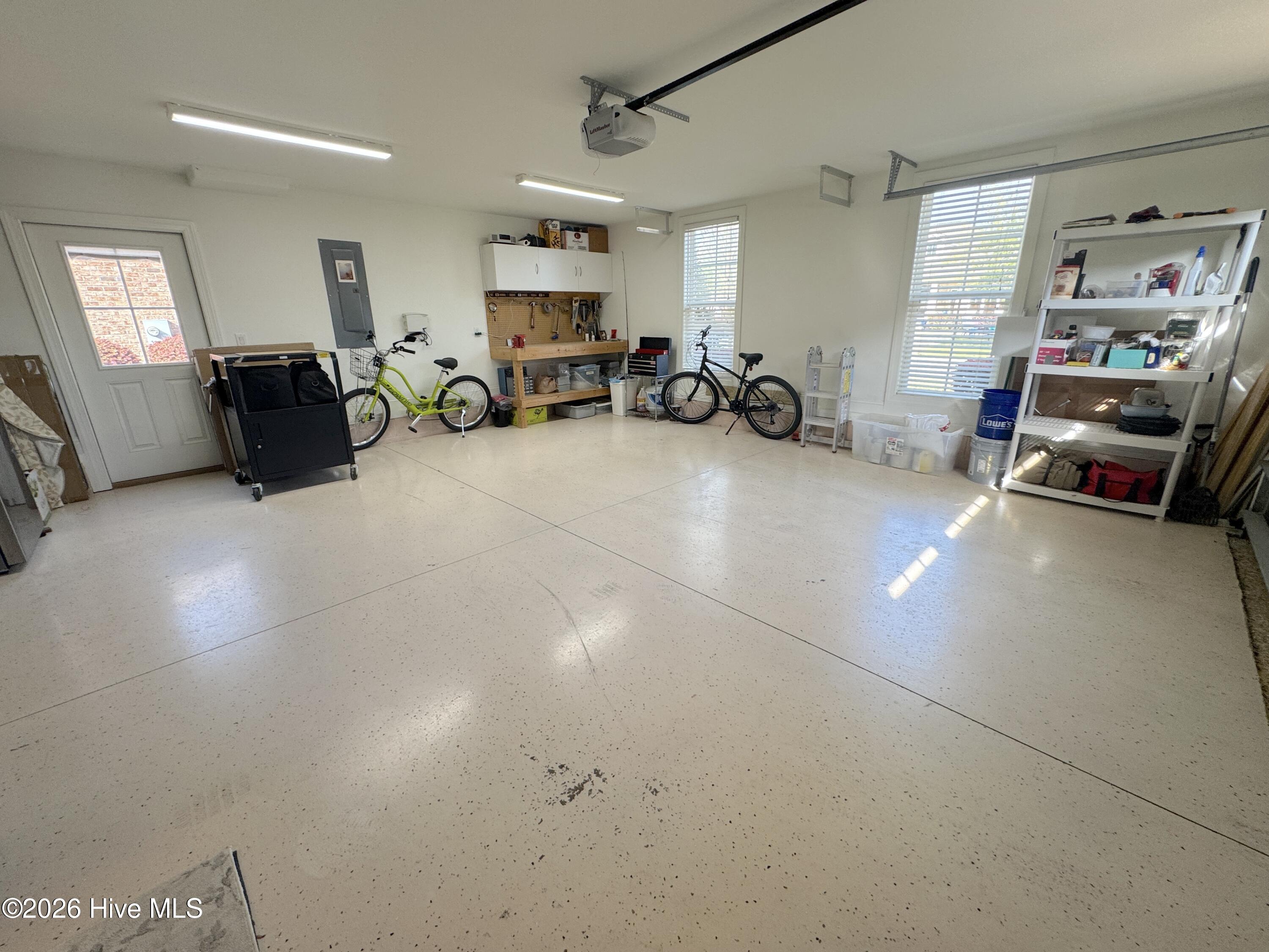 100564015 | Photo 33