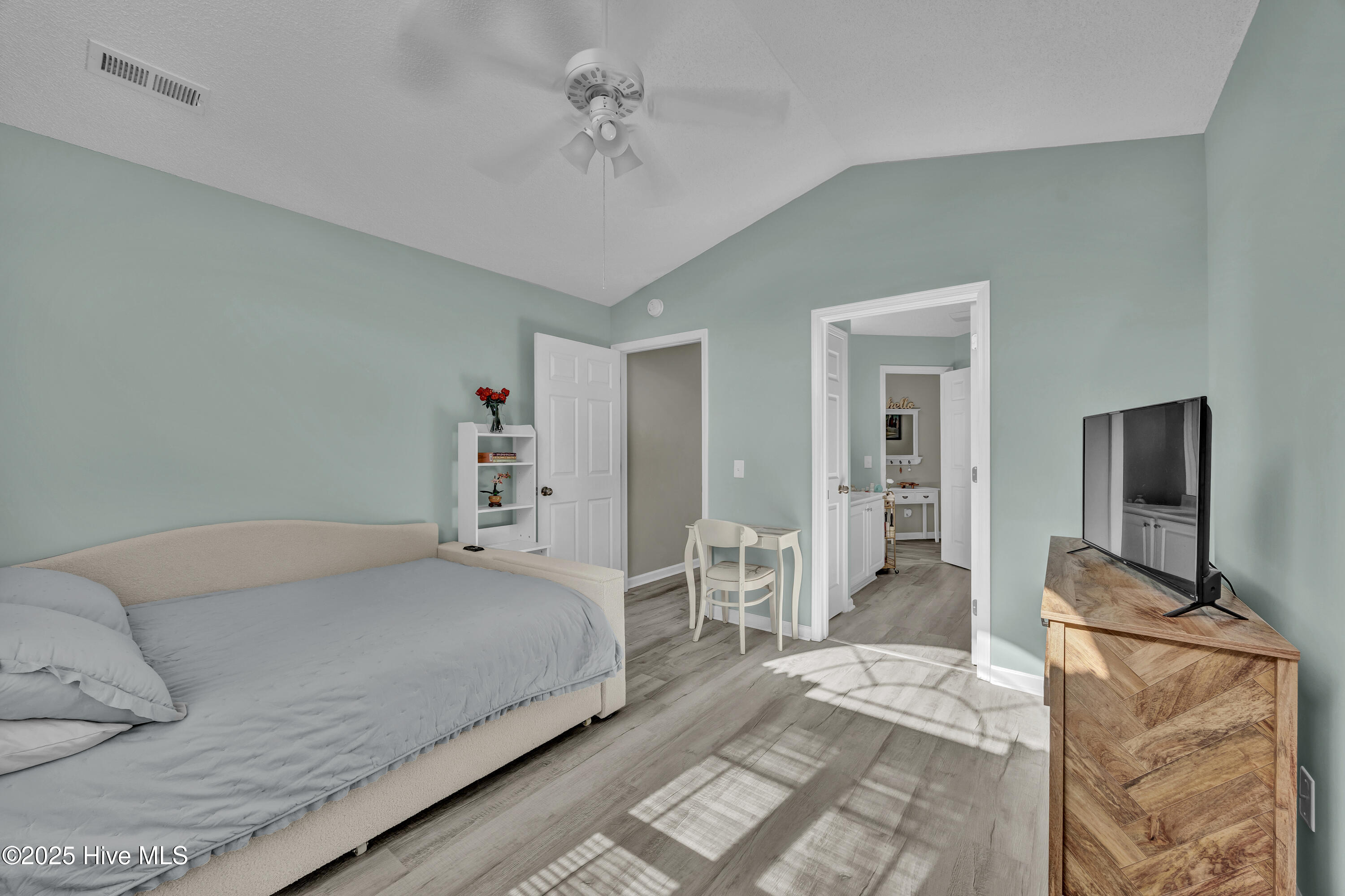 100539920 | Photo 16